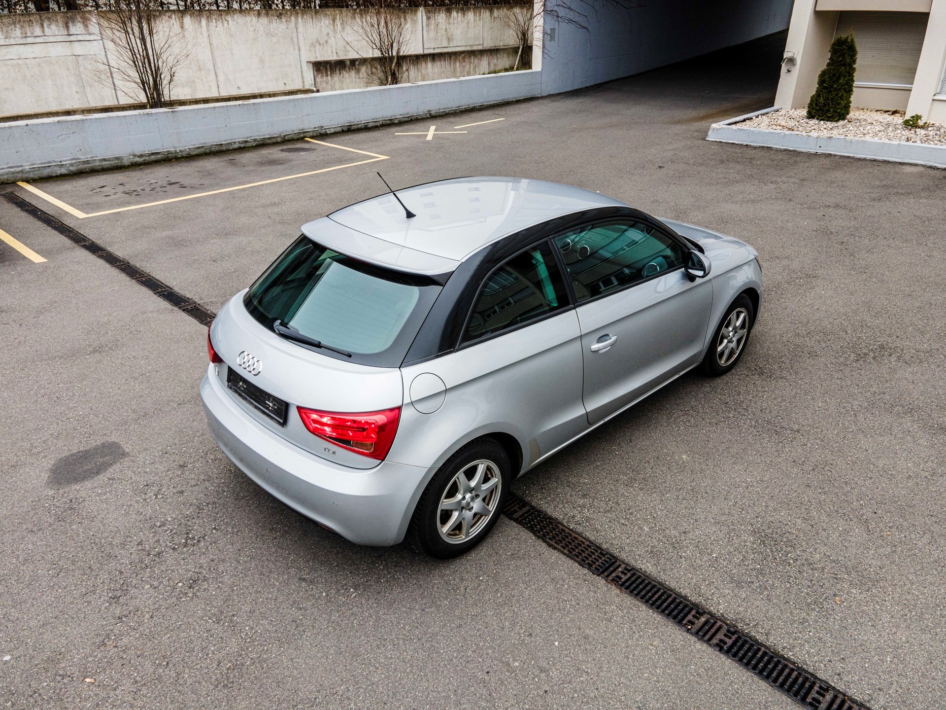 AUDI A1 1.6 TDI Ambition-image-1