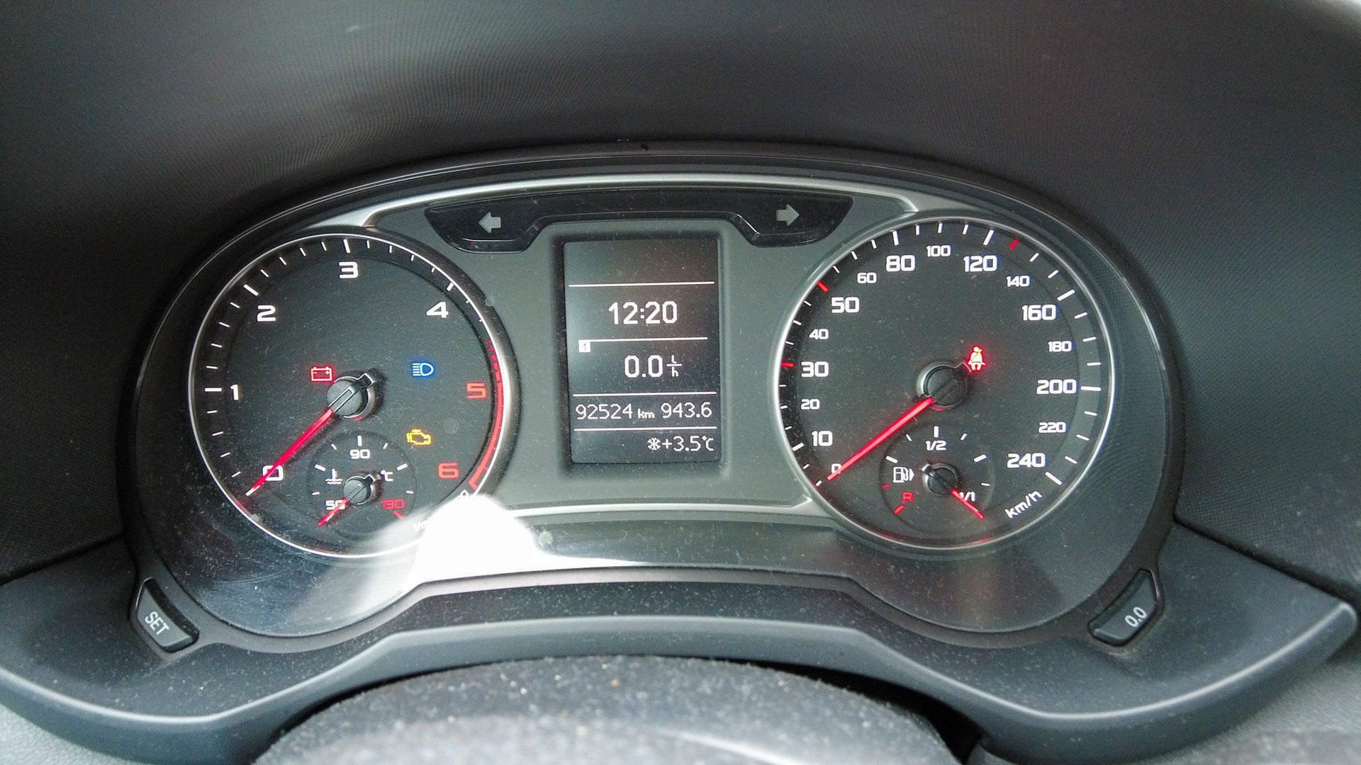 AUDI A1 1.6 TDI Ambition-image-14