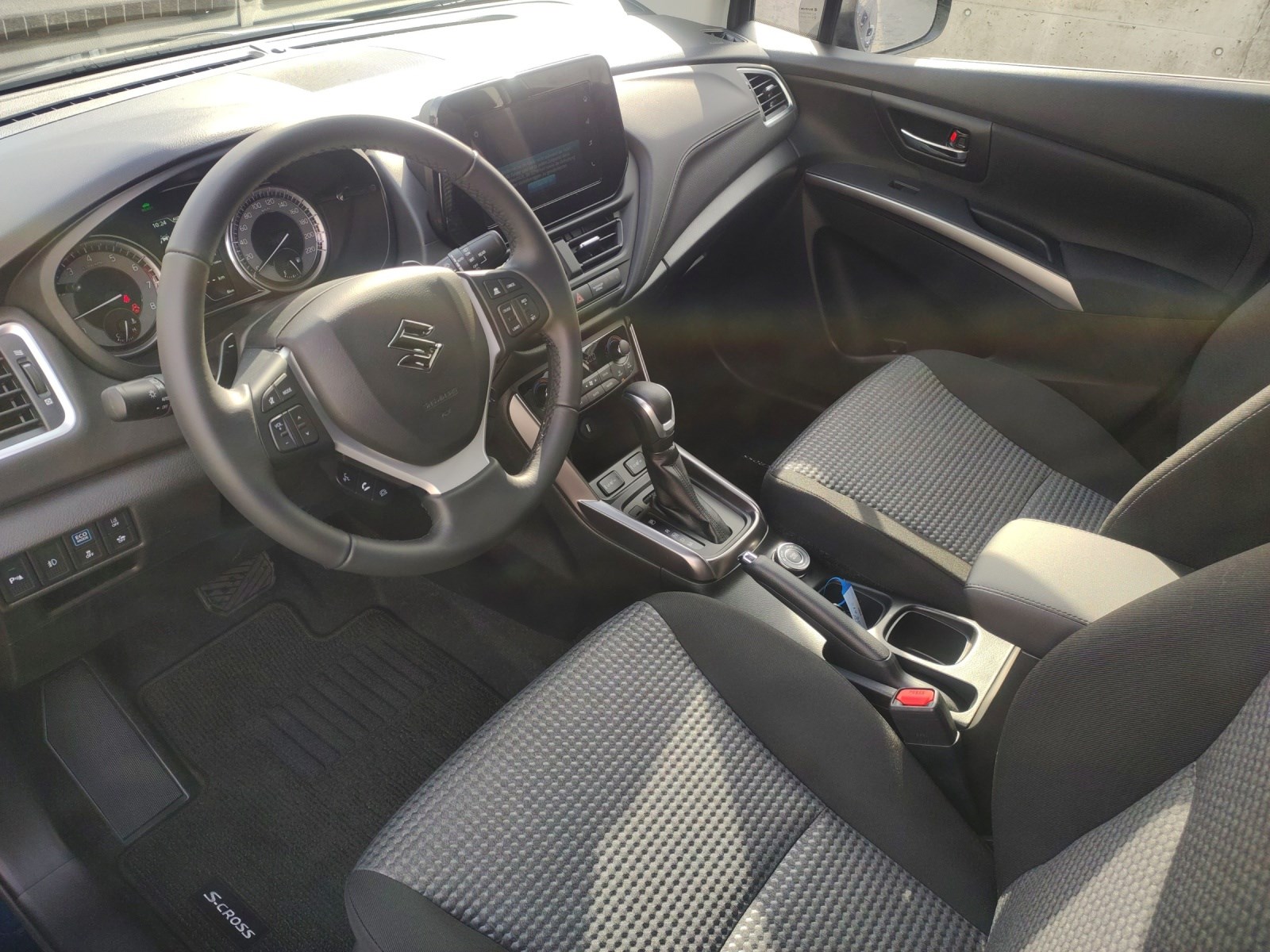SUZUKI S-Cross 1.5 Compact+ Hybrid-image-8
