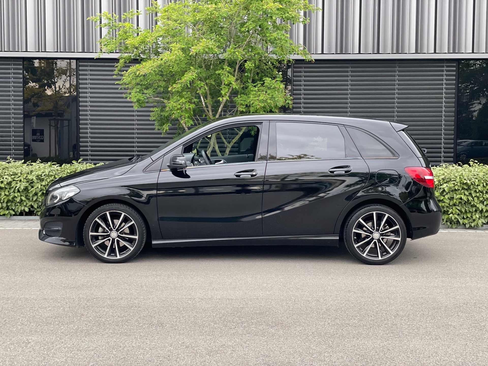 MERCEDES-BENZ B 200 Style-image-1