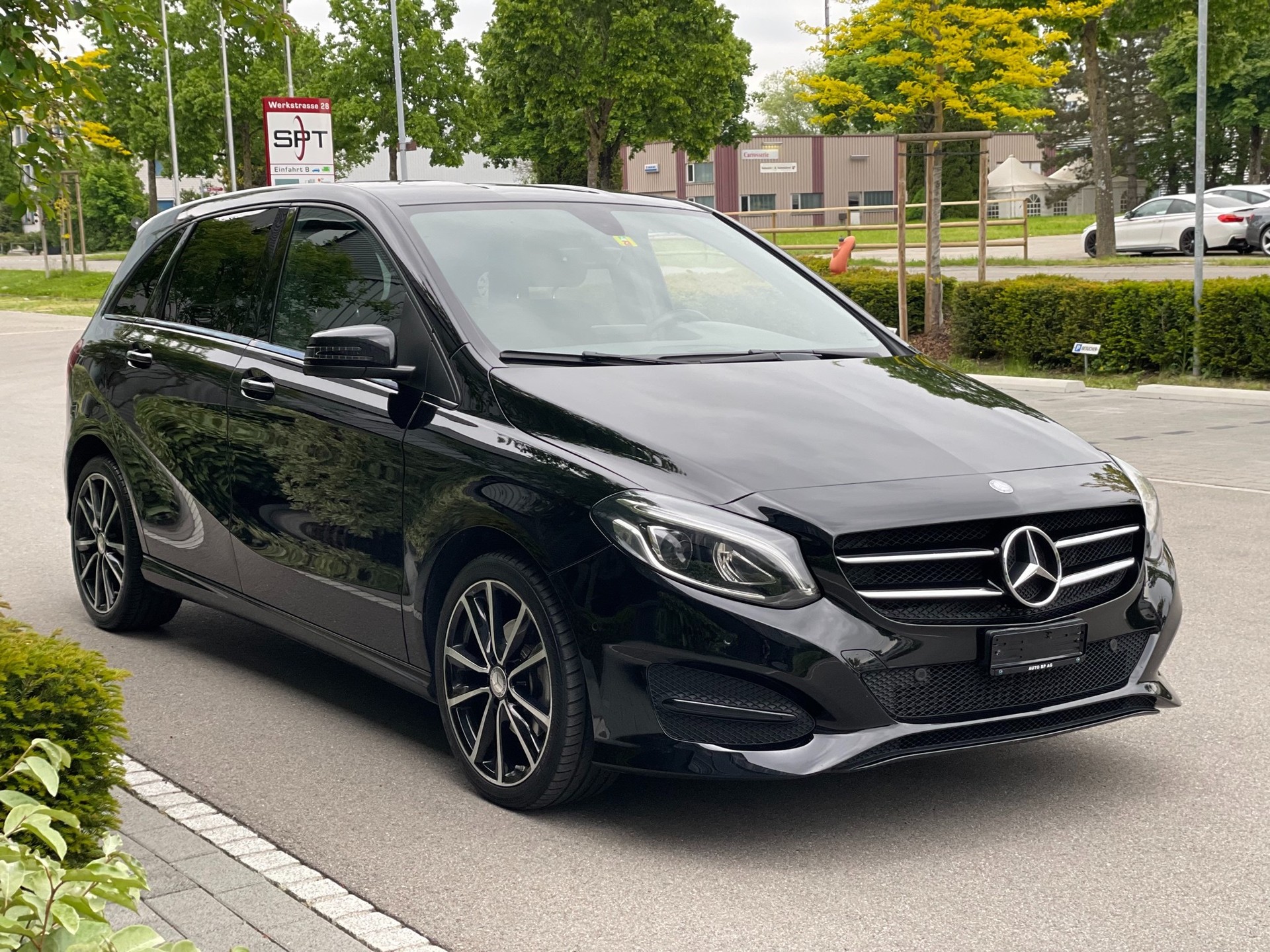 MERCEDES-BENZ B 200 Style-image-4
