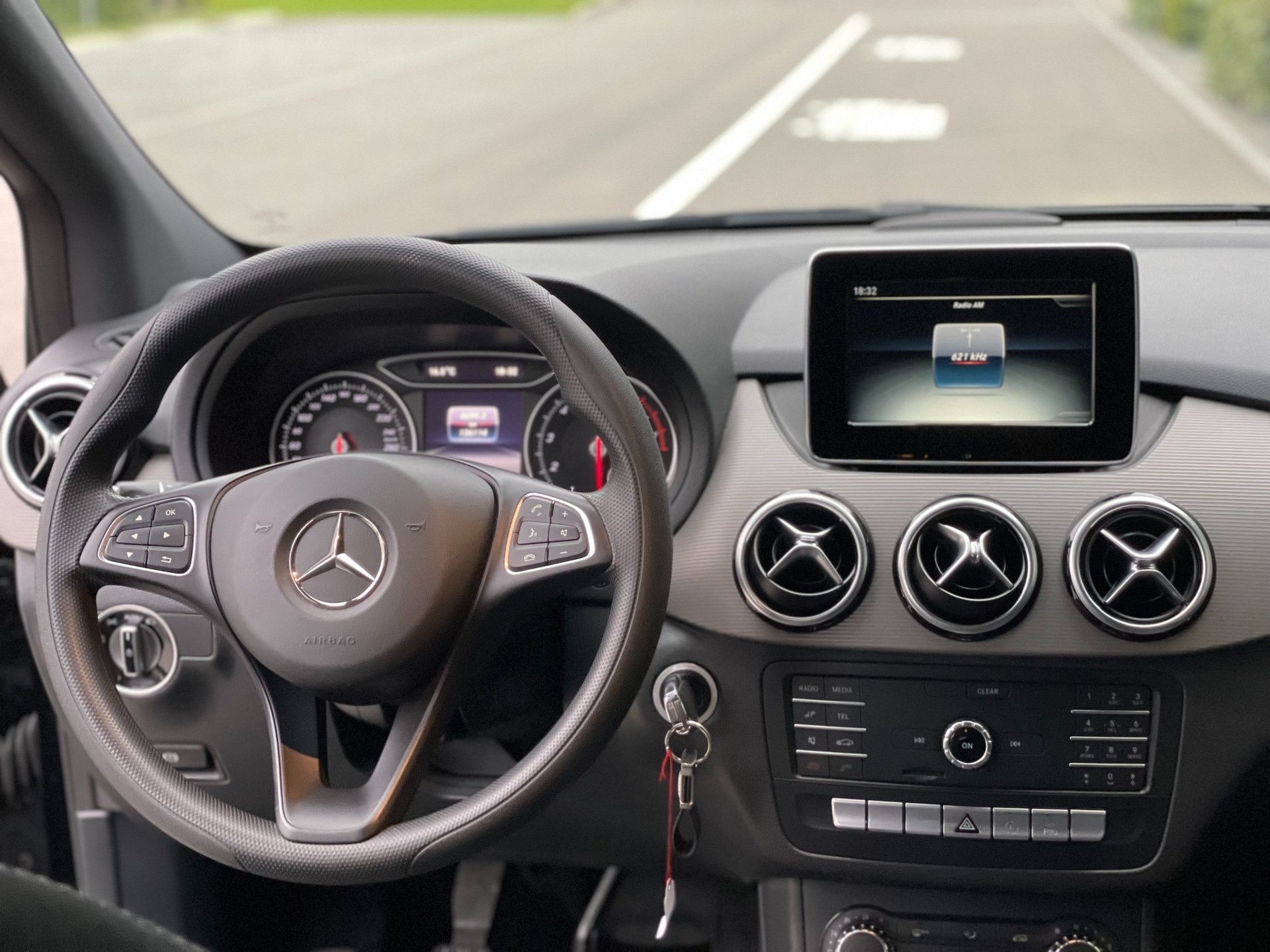 MERCEDES-BENZ B 200 Style-image-9