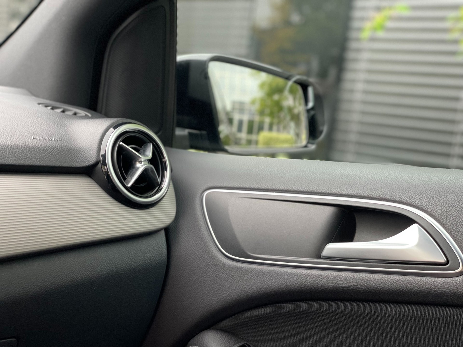 MERCEDES-BENZ B 200 Style-image-10
