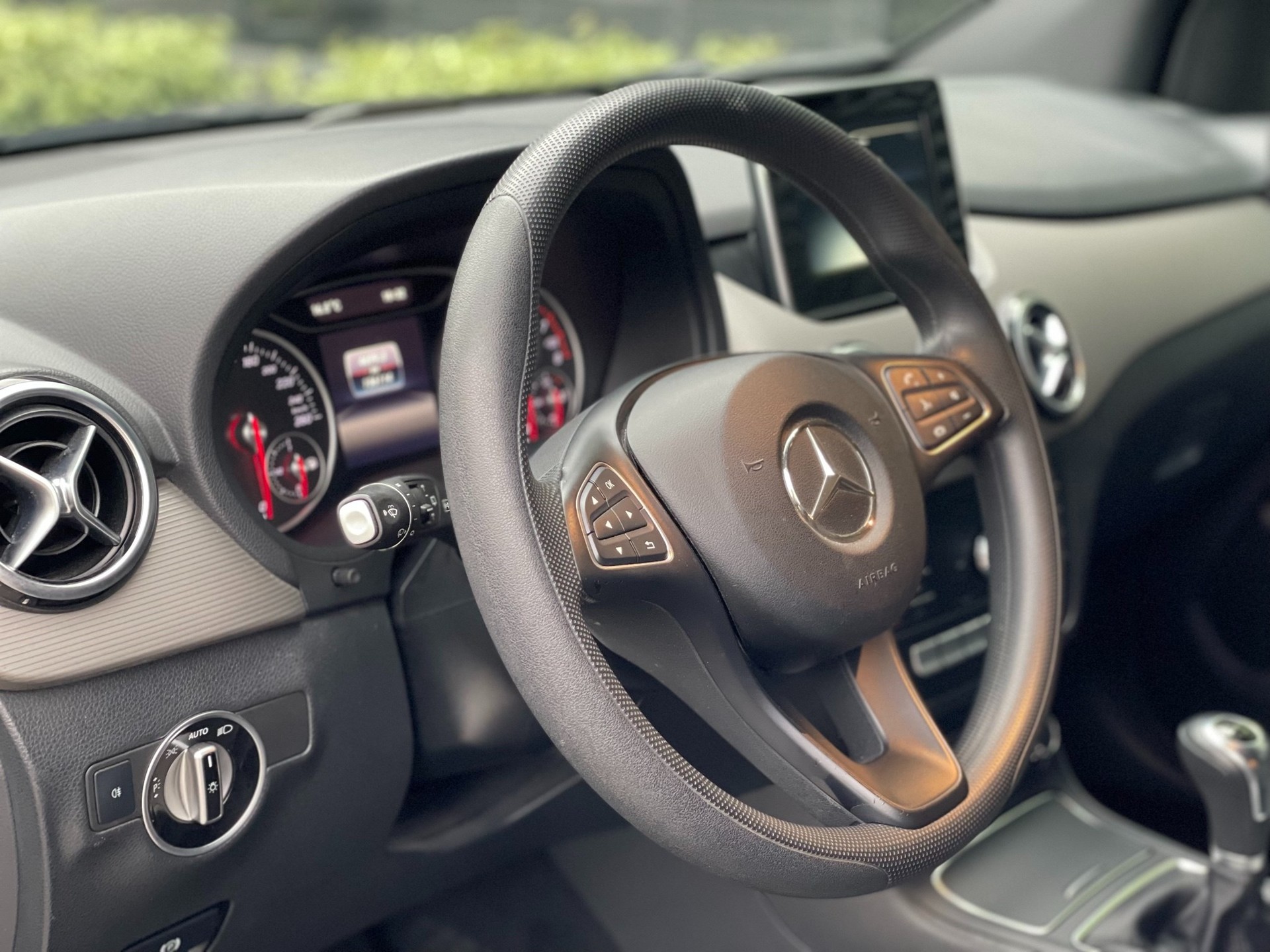 MERCEDES-BENZ B 200 Style-image-11