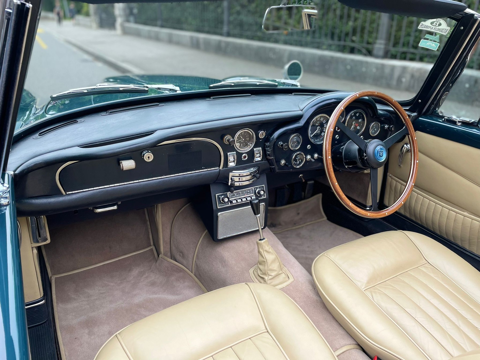 ASTON MARTIN DB5 Convertible-image-4