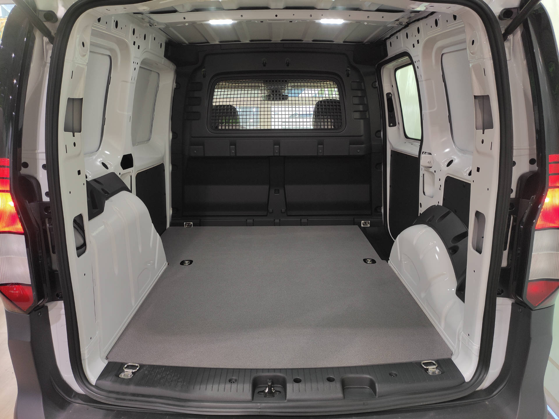 VW Caddy Kaw. 1.5 TSI 114 Entry DSG-image-12