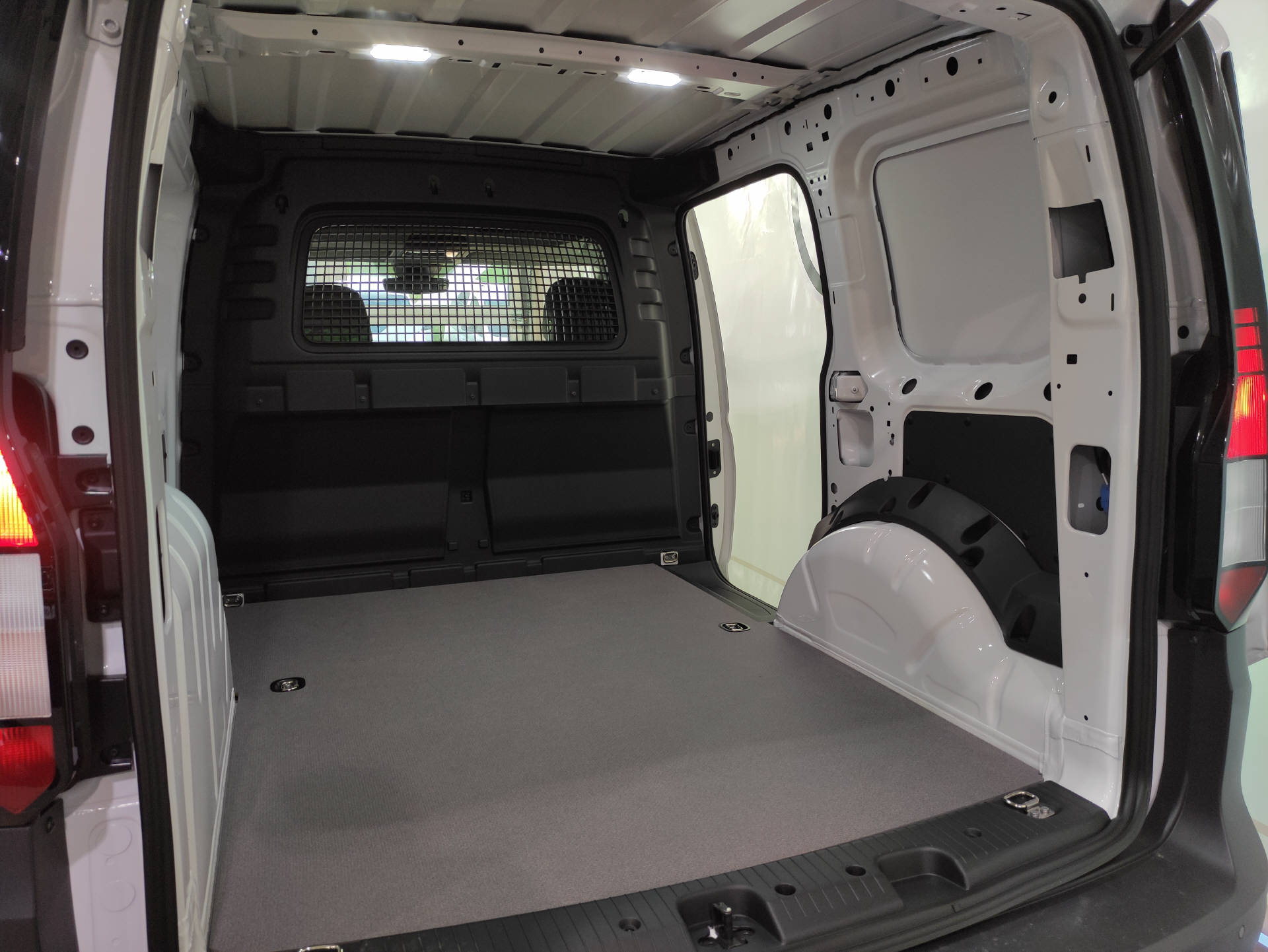 VW Caddy Kaw. 1.5 TSI 114 Entry DSG-image-13