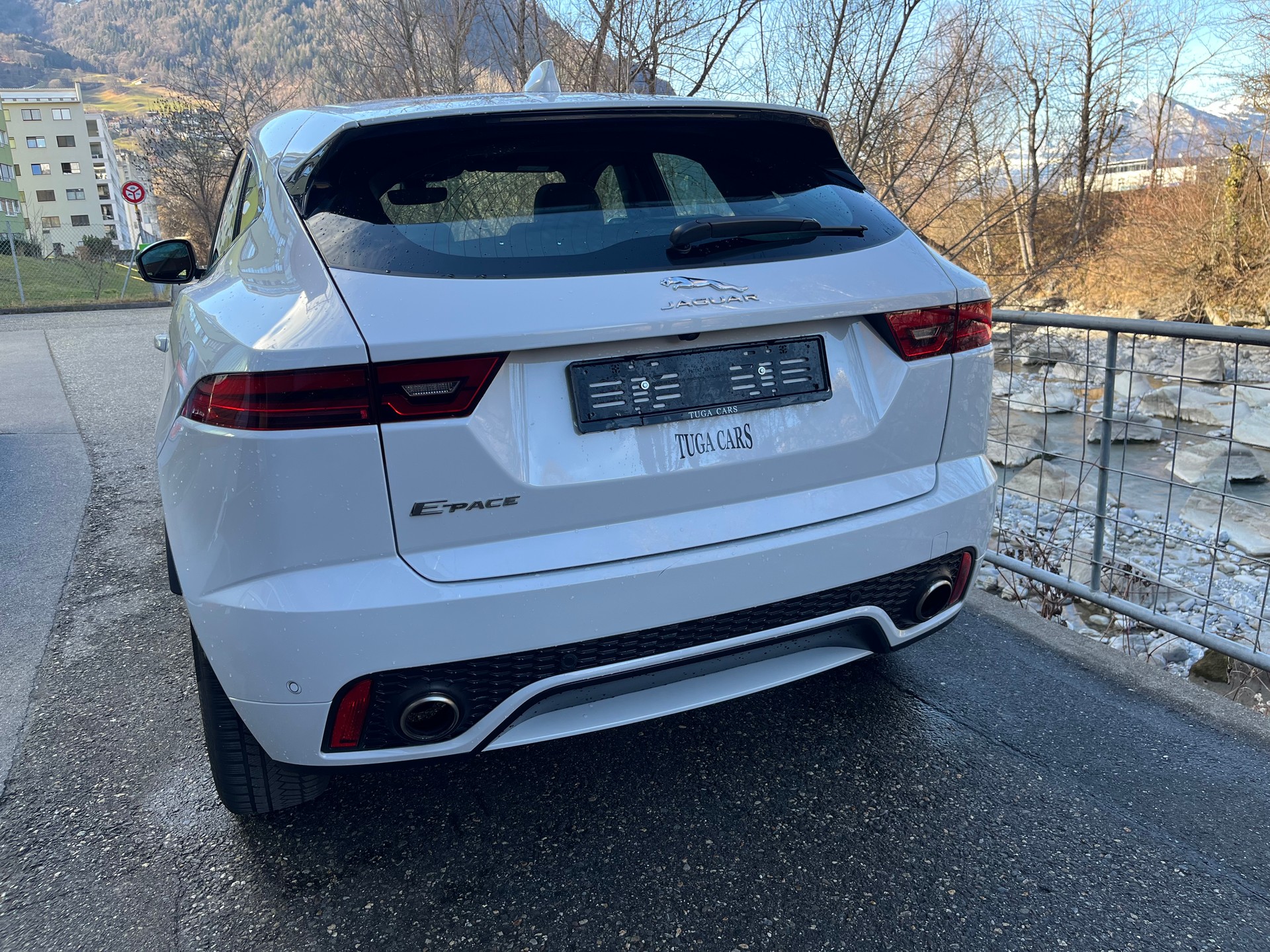 JAGUAR E-Pace 2.0 P250 First Edition AWD Automatik-showroom-element-3