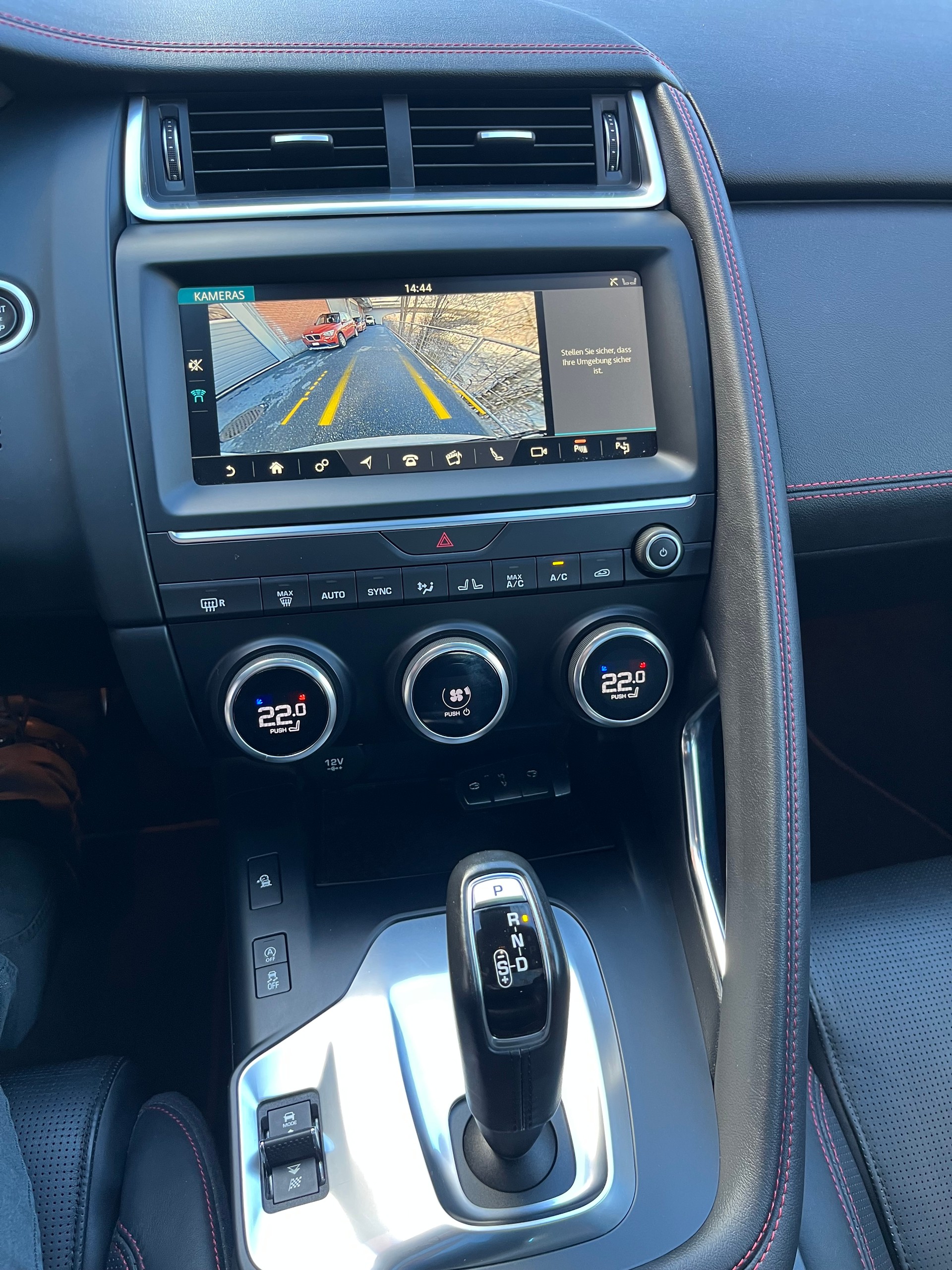 JAGUAR E-Pace 2.0 P250 First Edition AWD Automatik-image-7