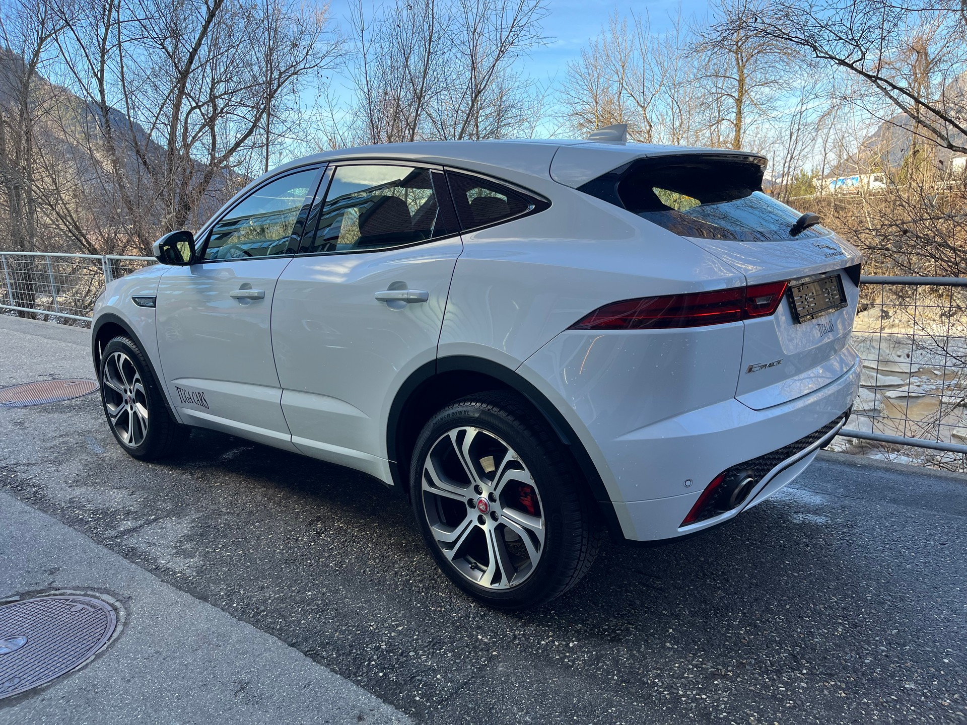 JAGUAR E-Pace 2.0 P250 First Edition AWD Automatik-showroom-element-2