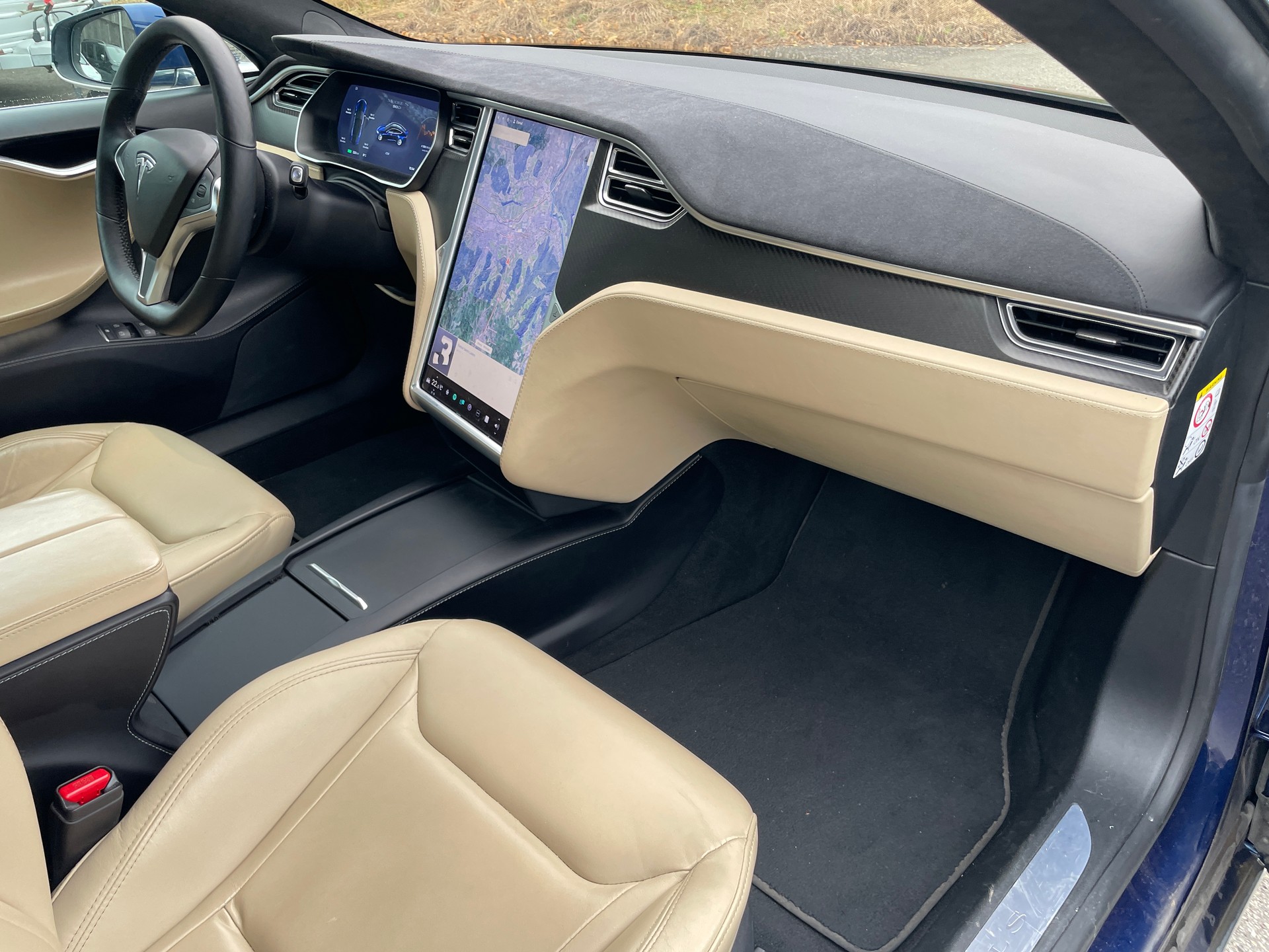 TESLA Model S 90 D-image-19