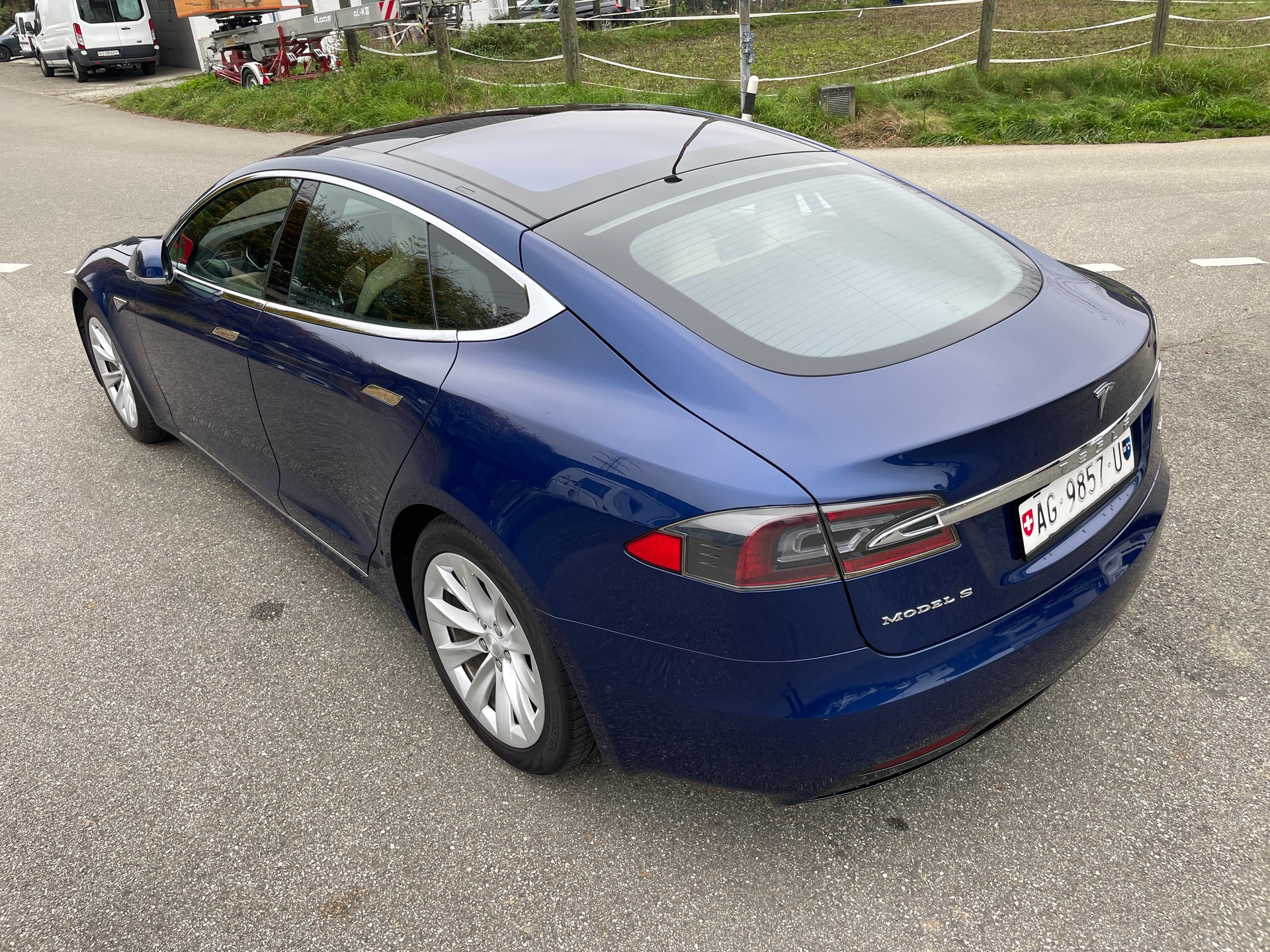TESLA Model S 90 D-image-4
