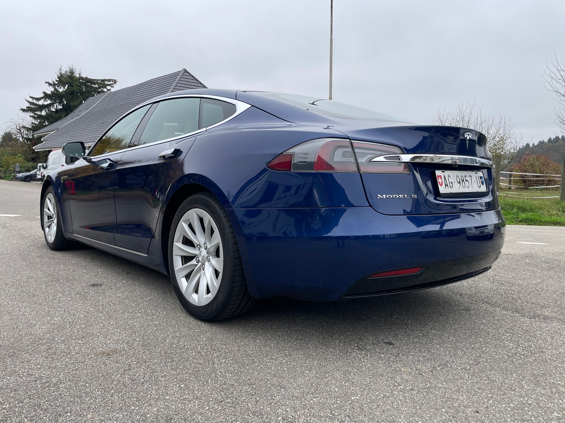 TESLA Model S 90 D-image-5