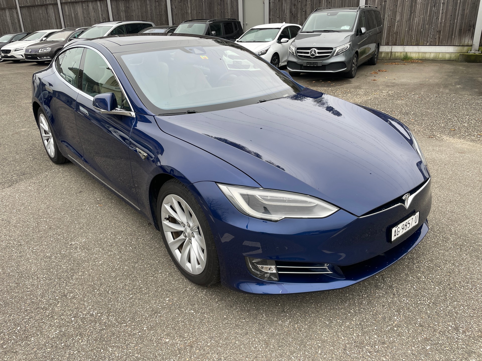 TESLA Model S 90 D-image-10