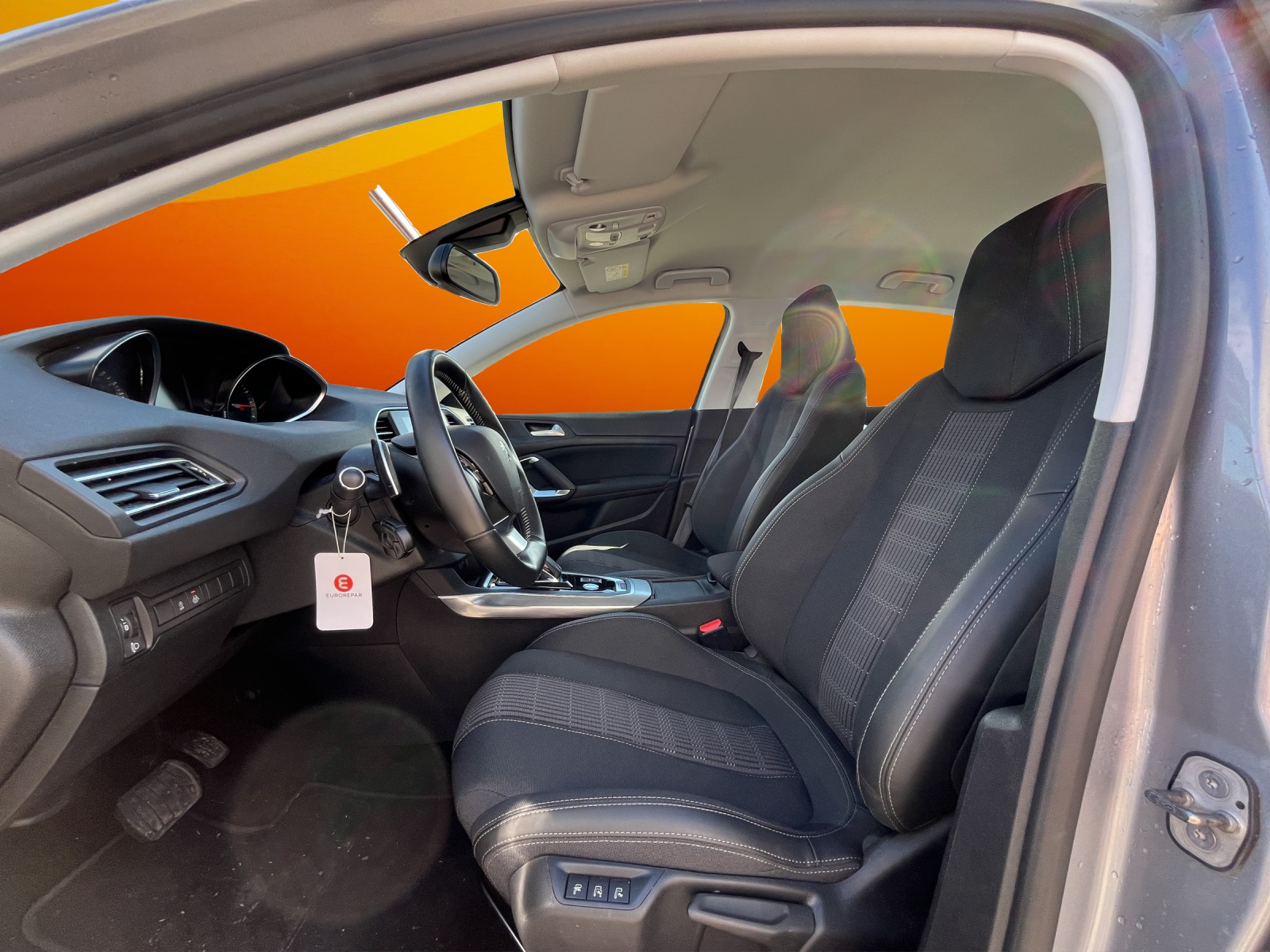 PEUGEOT 308 1.2 Pure Tech Tech Edition EAT8-image-10