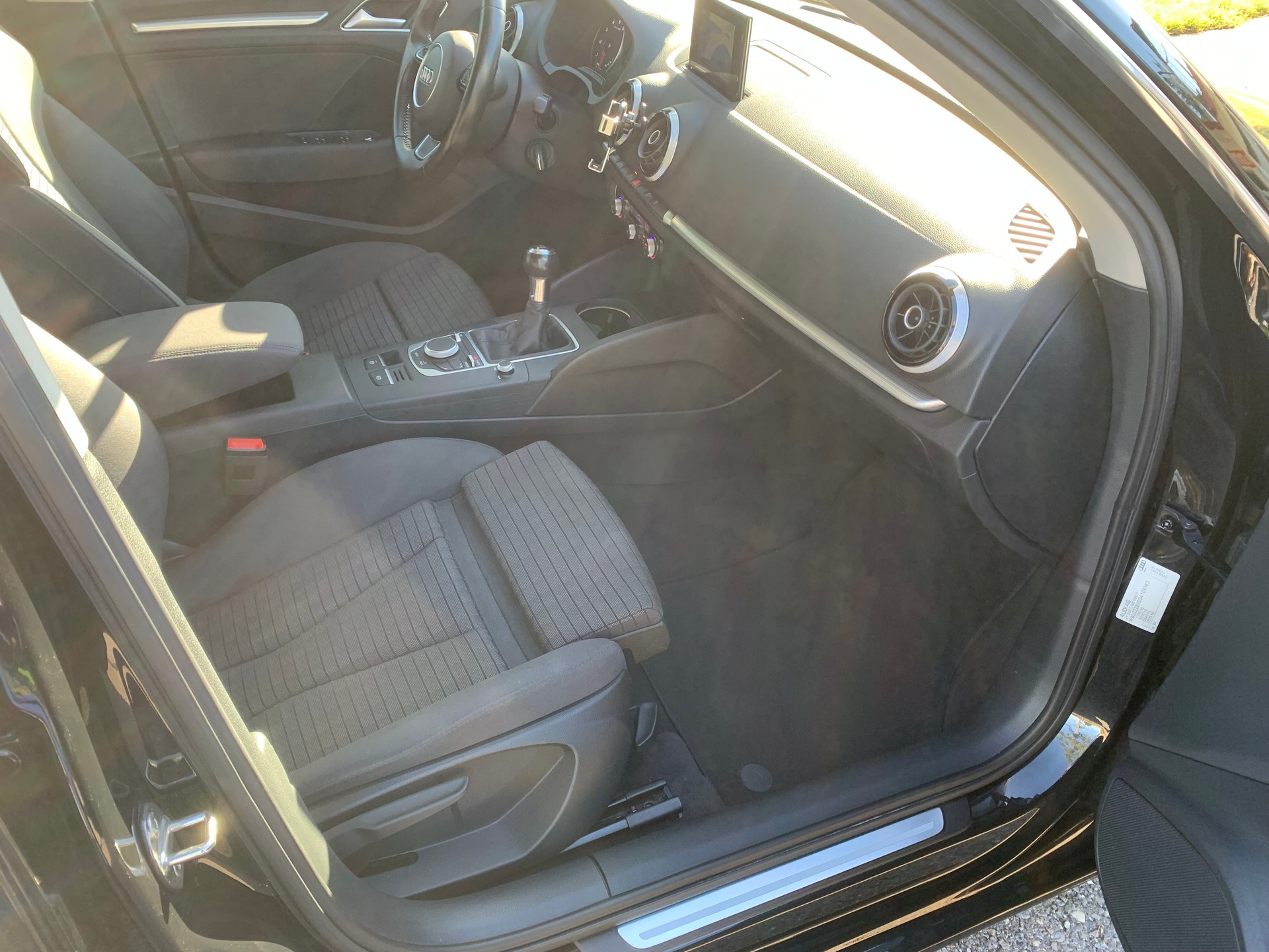AUDI A3 Sportback 1.2 TFSI Ambition-image-3