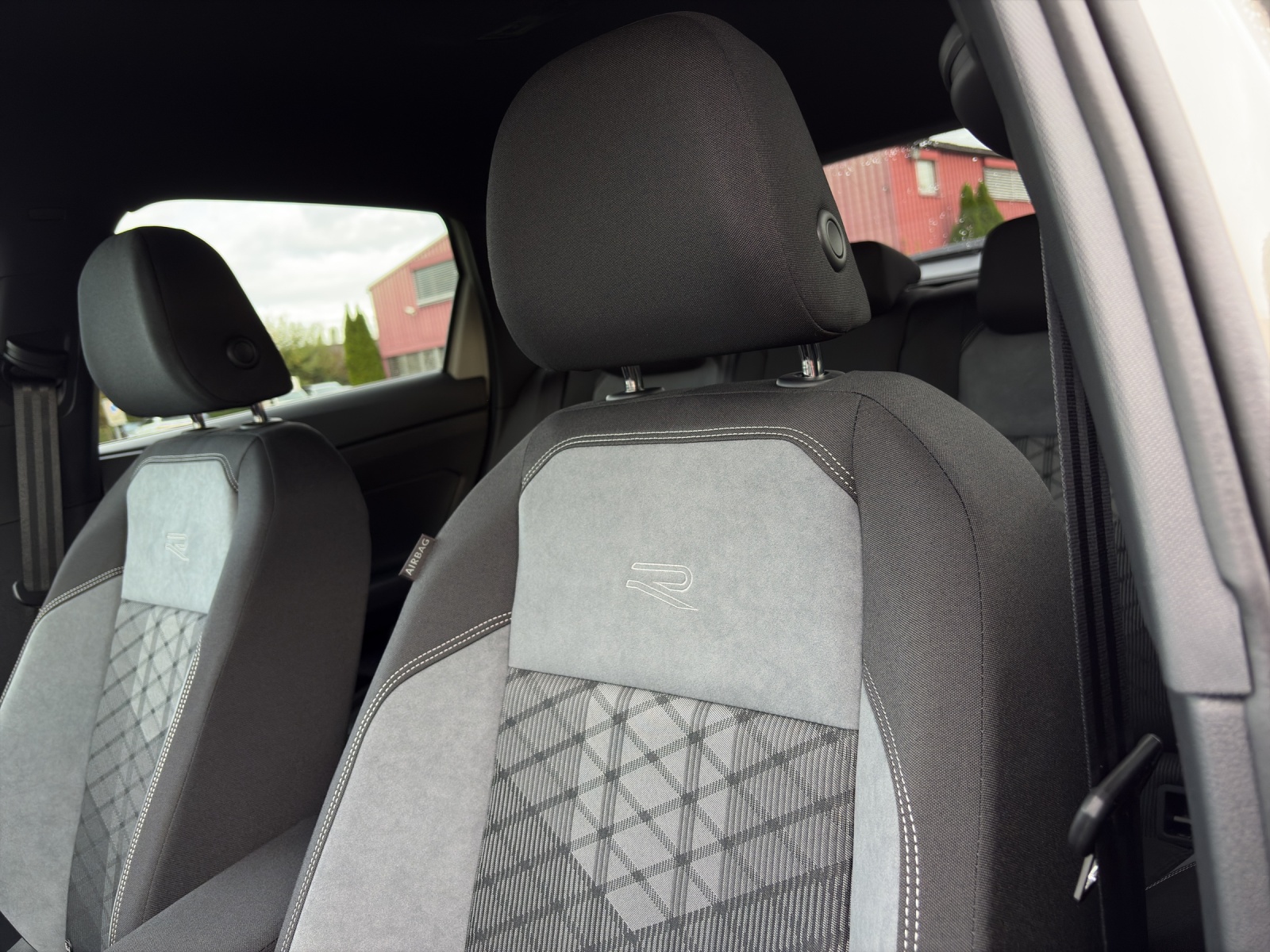VW Taigo 1.0 TSI R-Line DSG-image-13