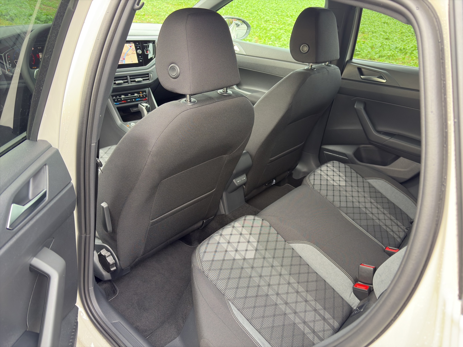 VW Taigo 1.0 TSI R-Line DSG-image-14