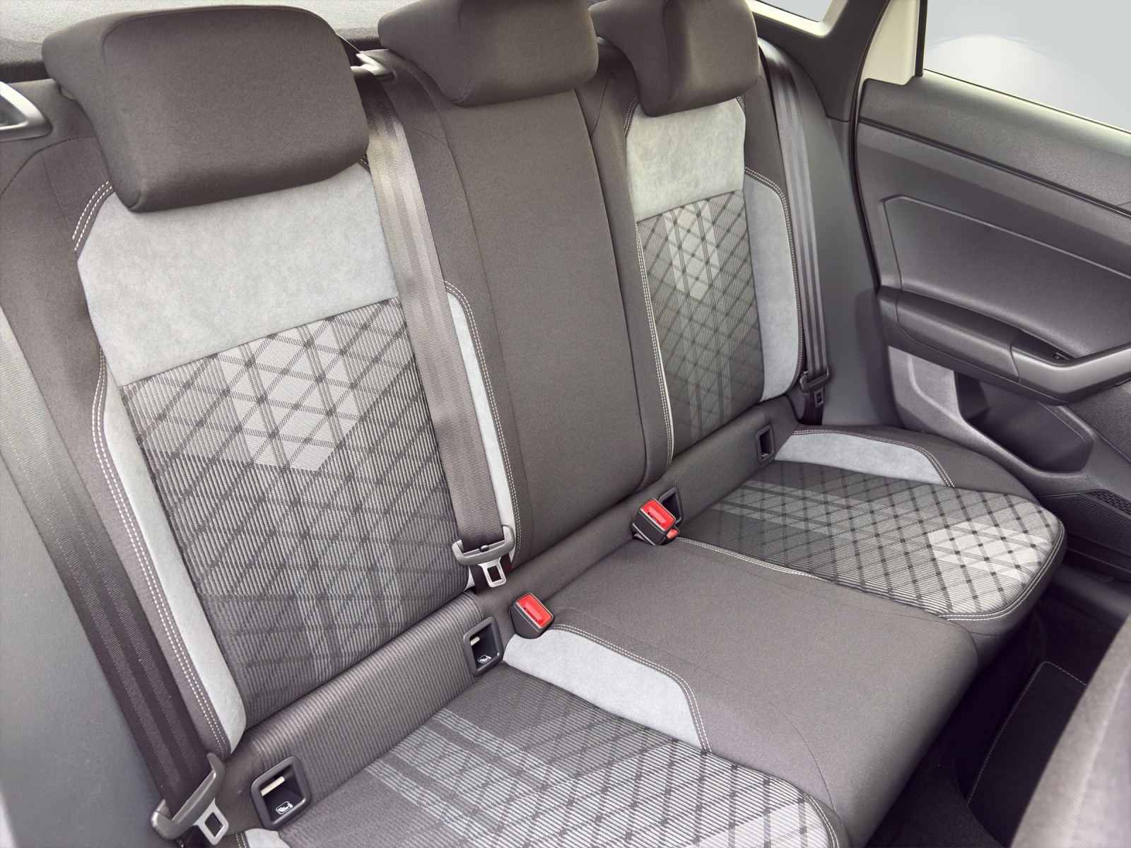 VW Taigo 1.0 TSI R-Line DSG-image-8