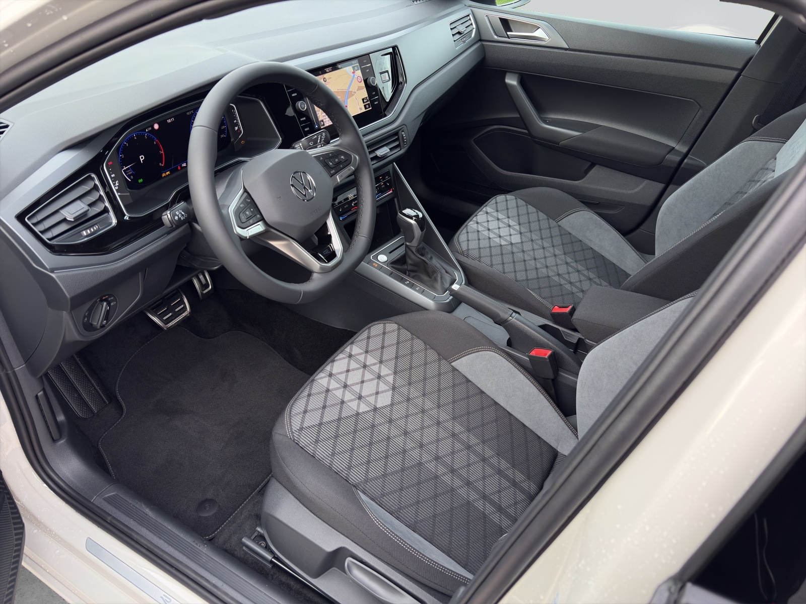 VW Taigo 1.0 TSI R-Line DSG-image-4