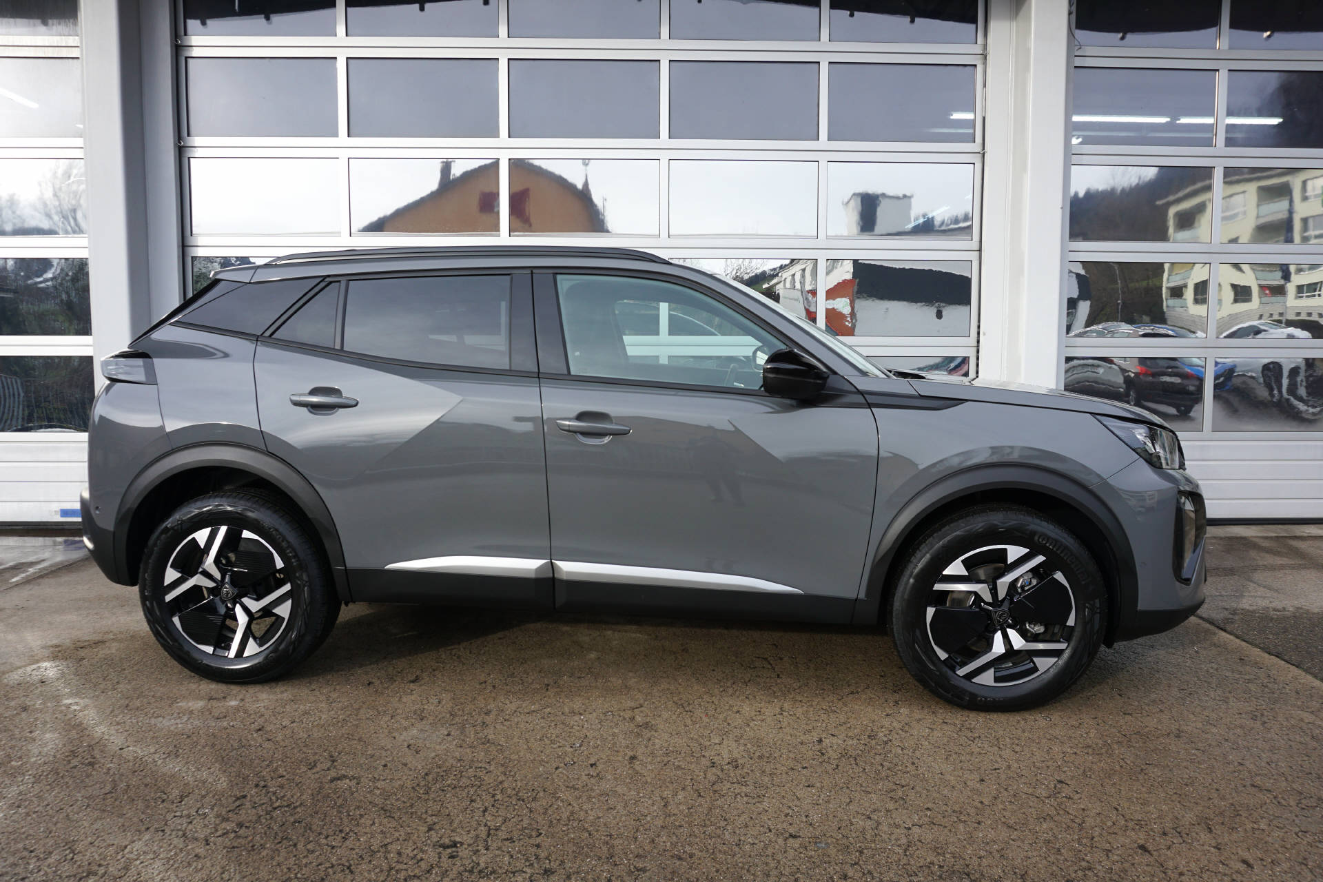 PEUGEOT 2008 1.2 Hybrid 145 Allure Premium-showroom-element-1
