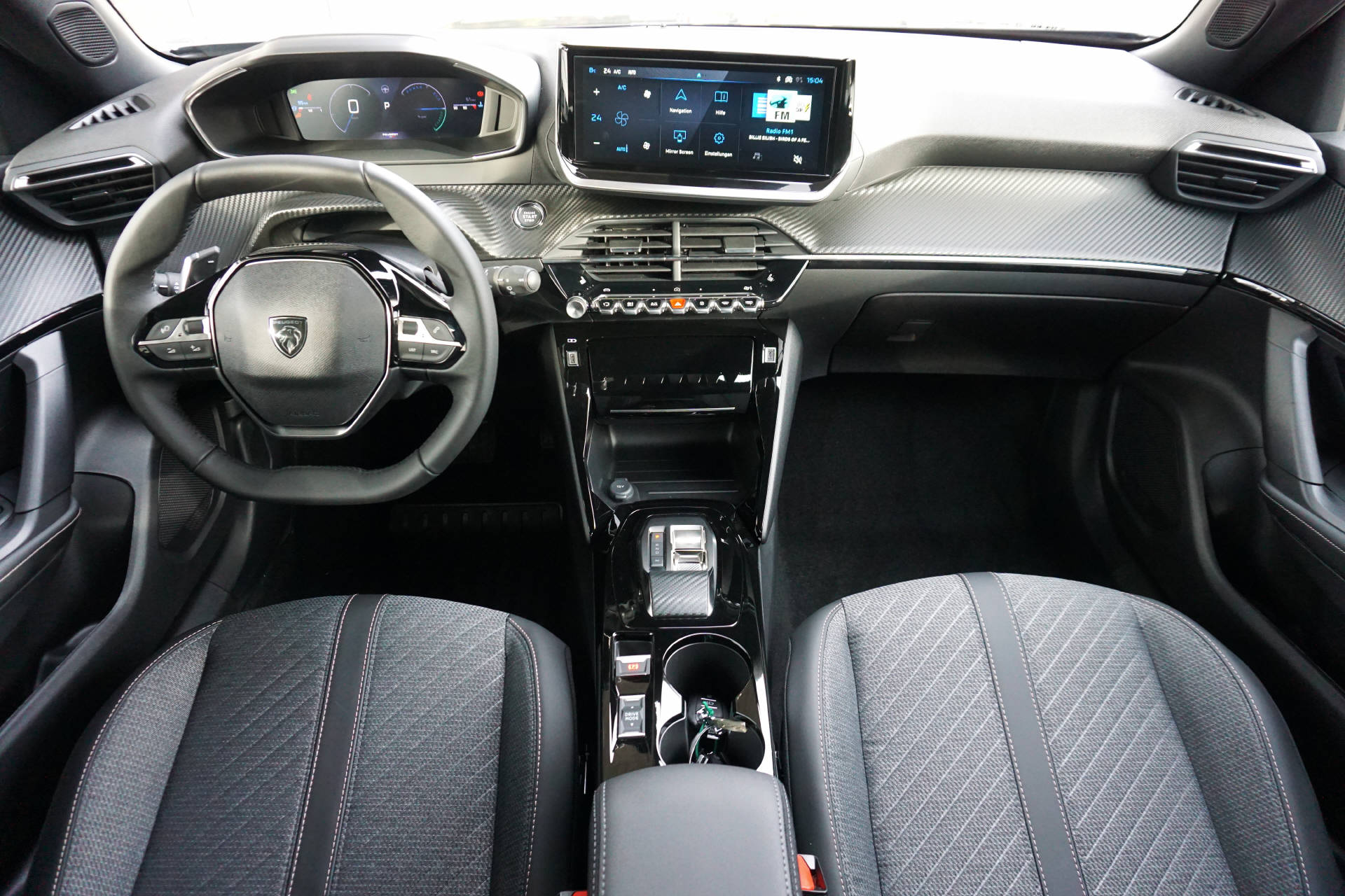 PEUGEOT 2008 1.2 Hybrid 145 Allure Premium-showroom-element-3