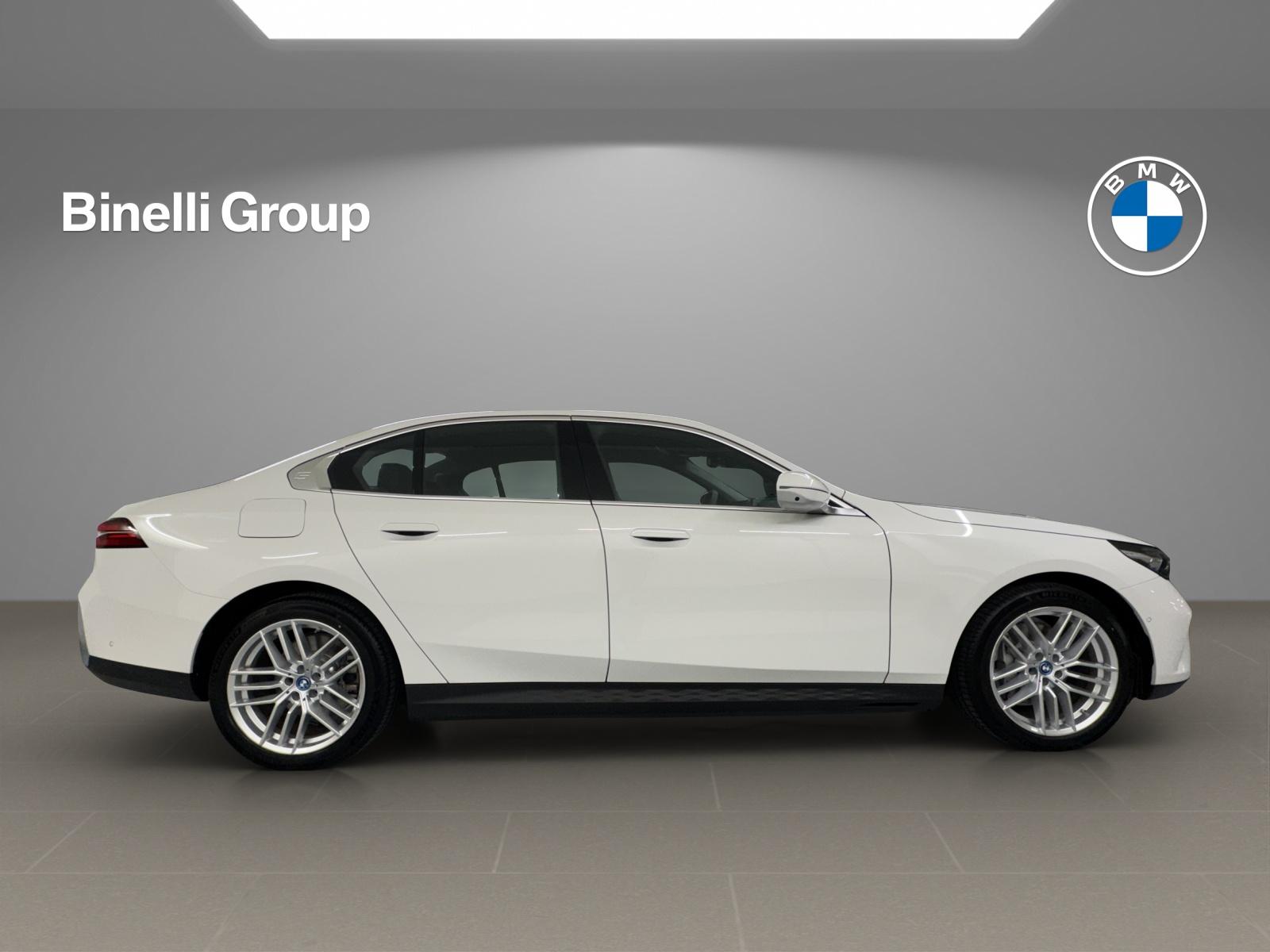 BMW i5 eDrive40-image-5