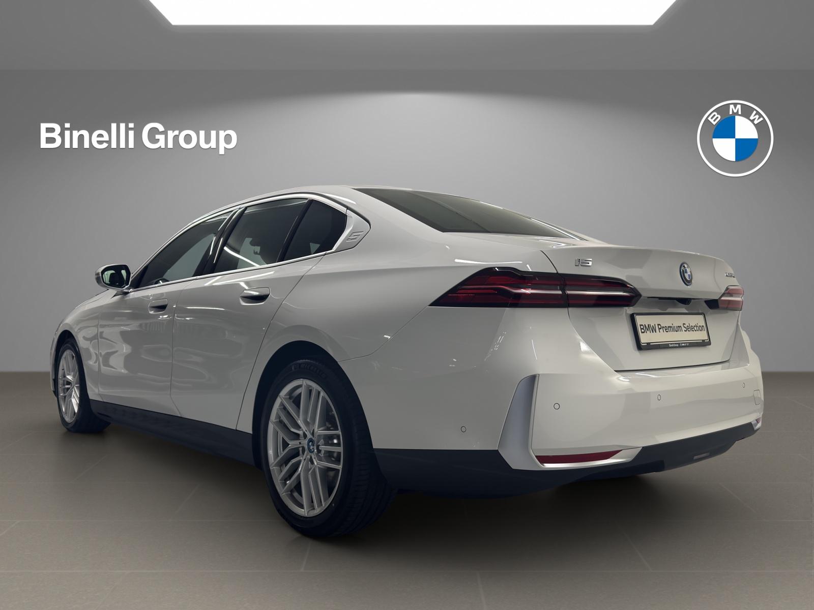 BMW i5 eDrive40-image-2