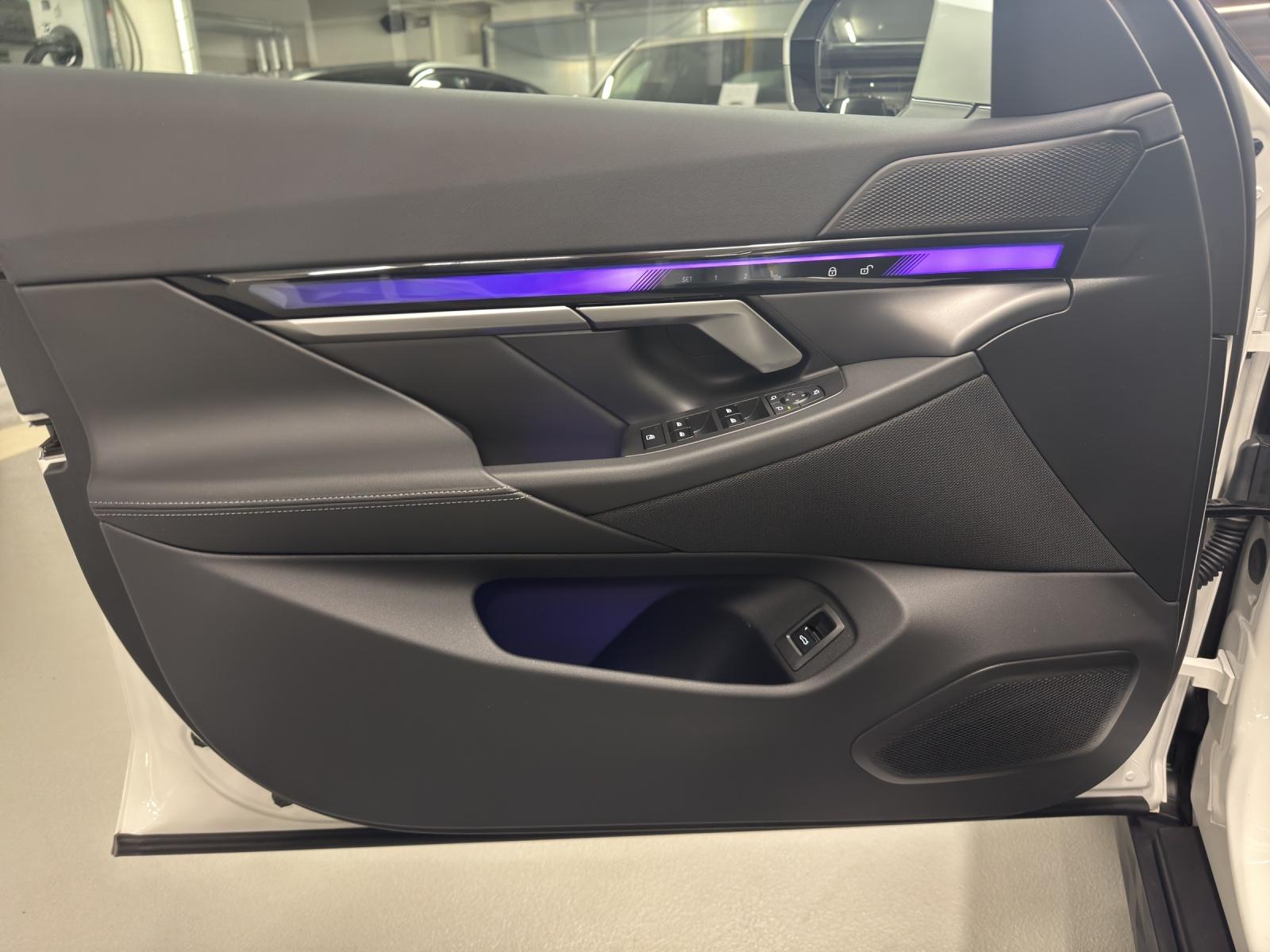 BMW i5 eDrive40-image-12