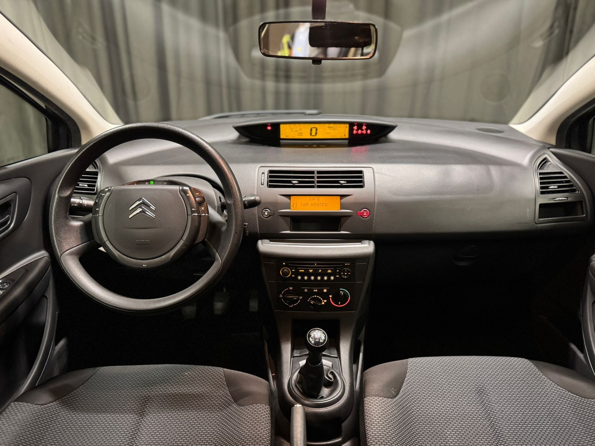 CITROEN C4 Berline 1.4i 16V Essentiel (X)-image-13