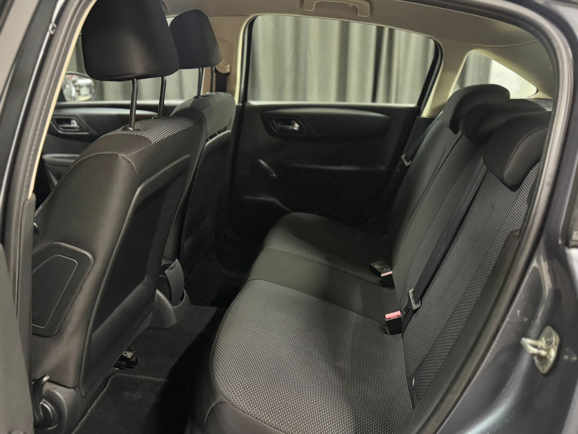 CITROEN C4 Berline 1.4i 16V Essentiel (X)-image-7