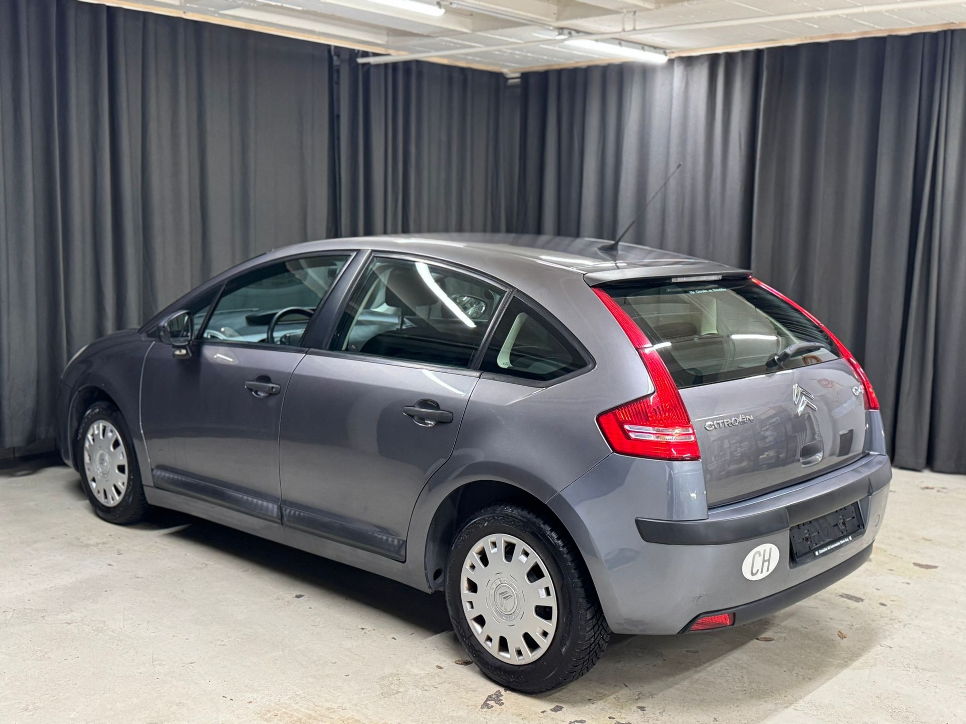 CITROEN C4 Berline 1.4i 16V Essentiel (X)-image-4