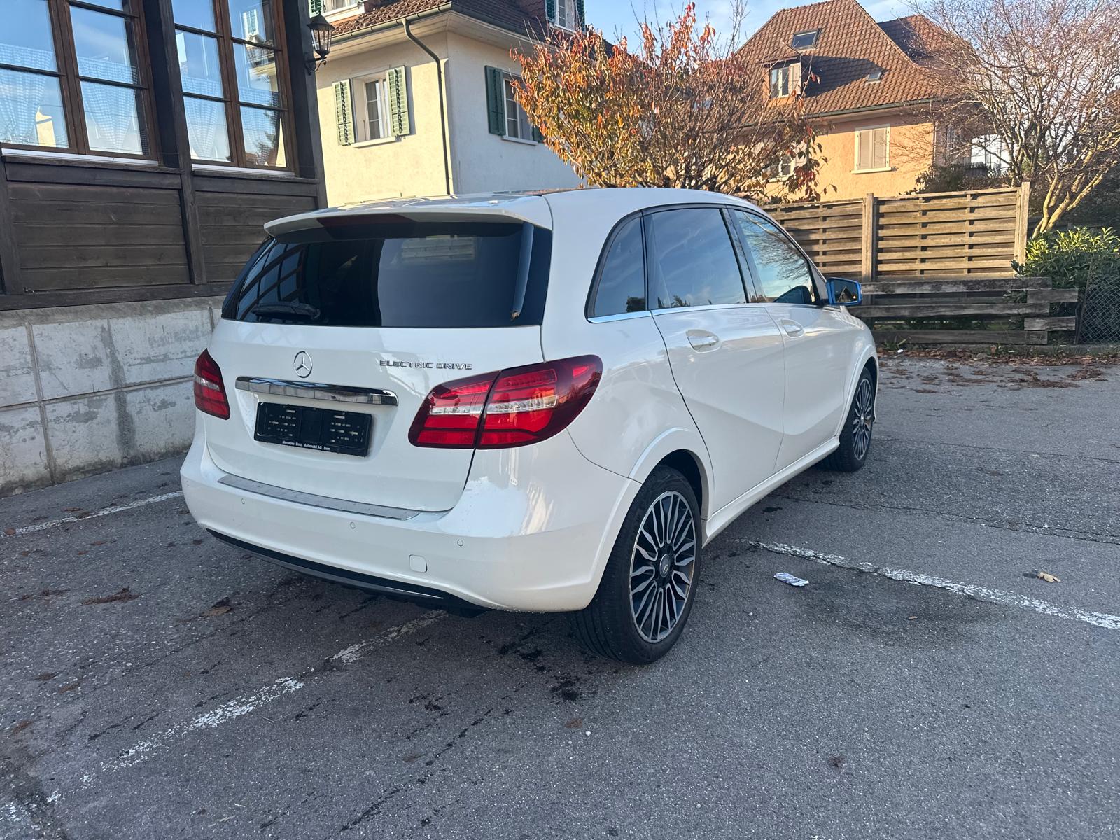 MERCEDES-BENZ B Electric Drive-showroom-element-2