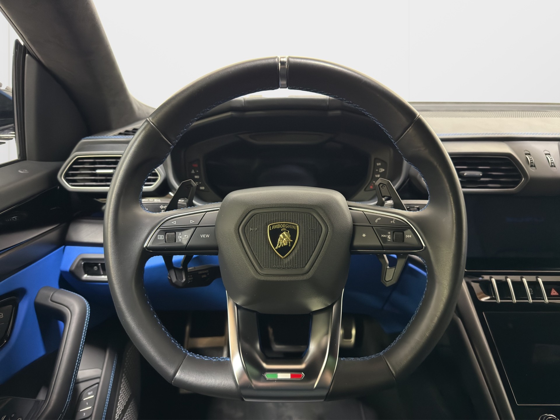 LAMBORGHINI Urus S E-Gear-image-25