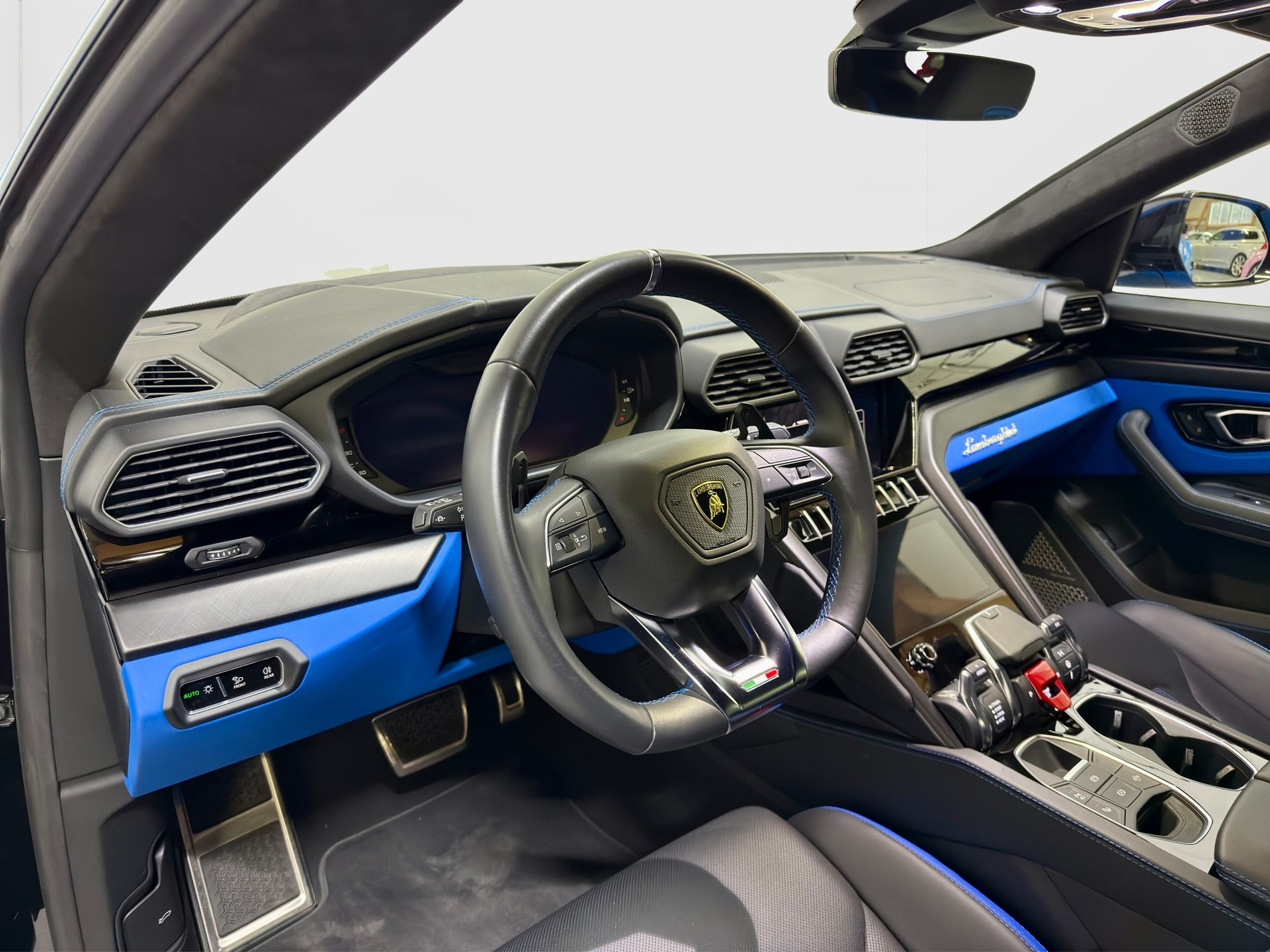 LAMBORGHINI Urus S E-Gear-image-17