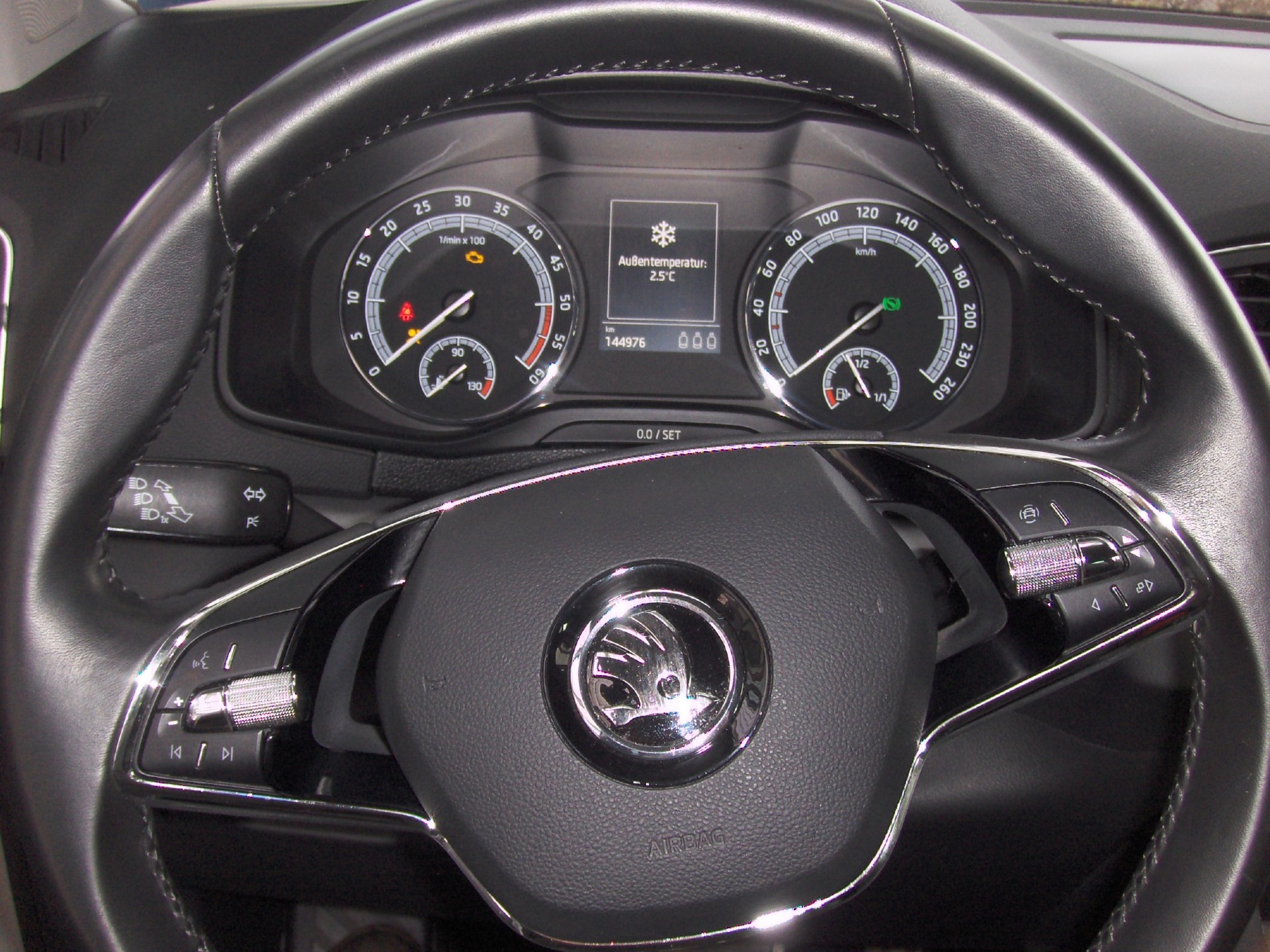 SKODA Karoq 2.0 TDI CR Ambition 4x4 DSG-image-9