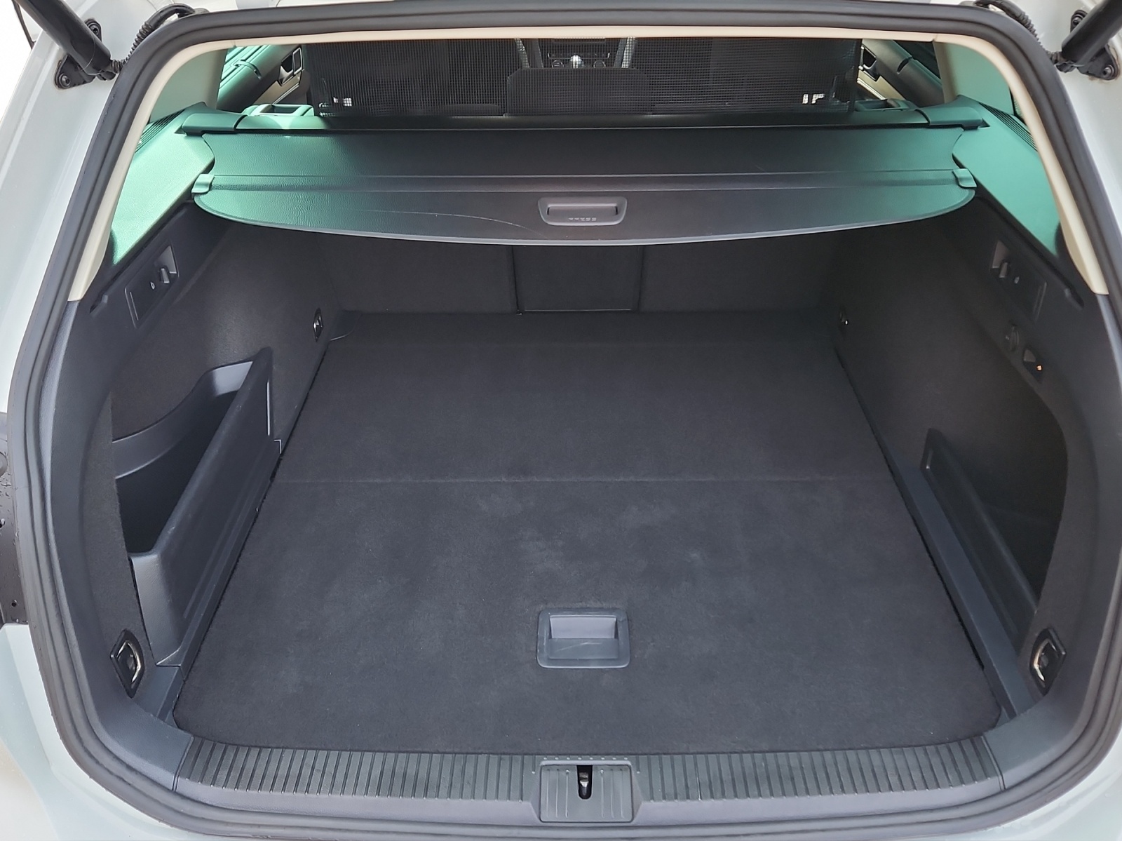 VW Passat Variant 2.0 TDI BMT High. DSG 4Motion-image-14