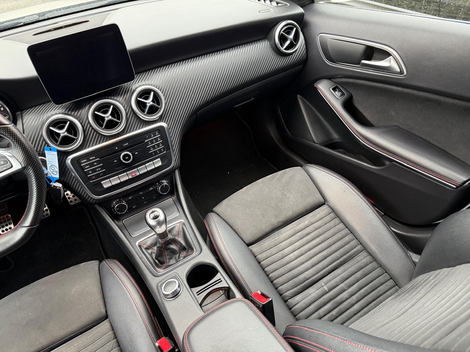MERCEDES-BENZ A 180 AMG Line-image-12