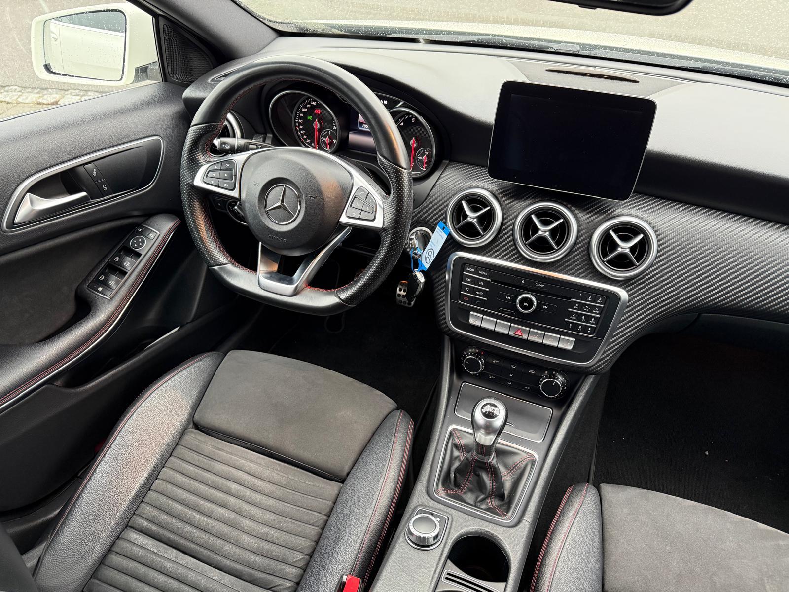 MERCEDES-BENZ A 180 AMG Line-image-11