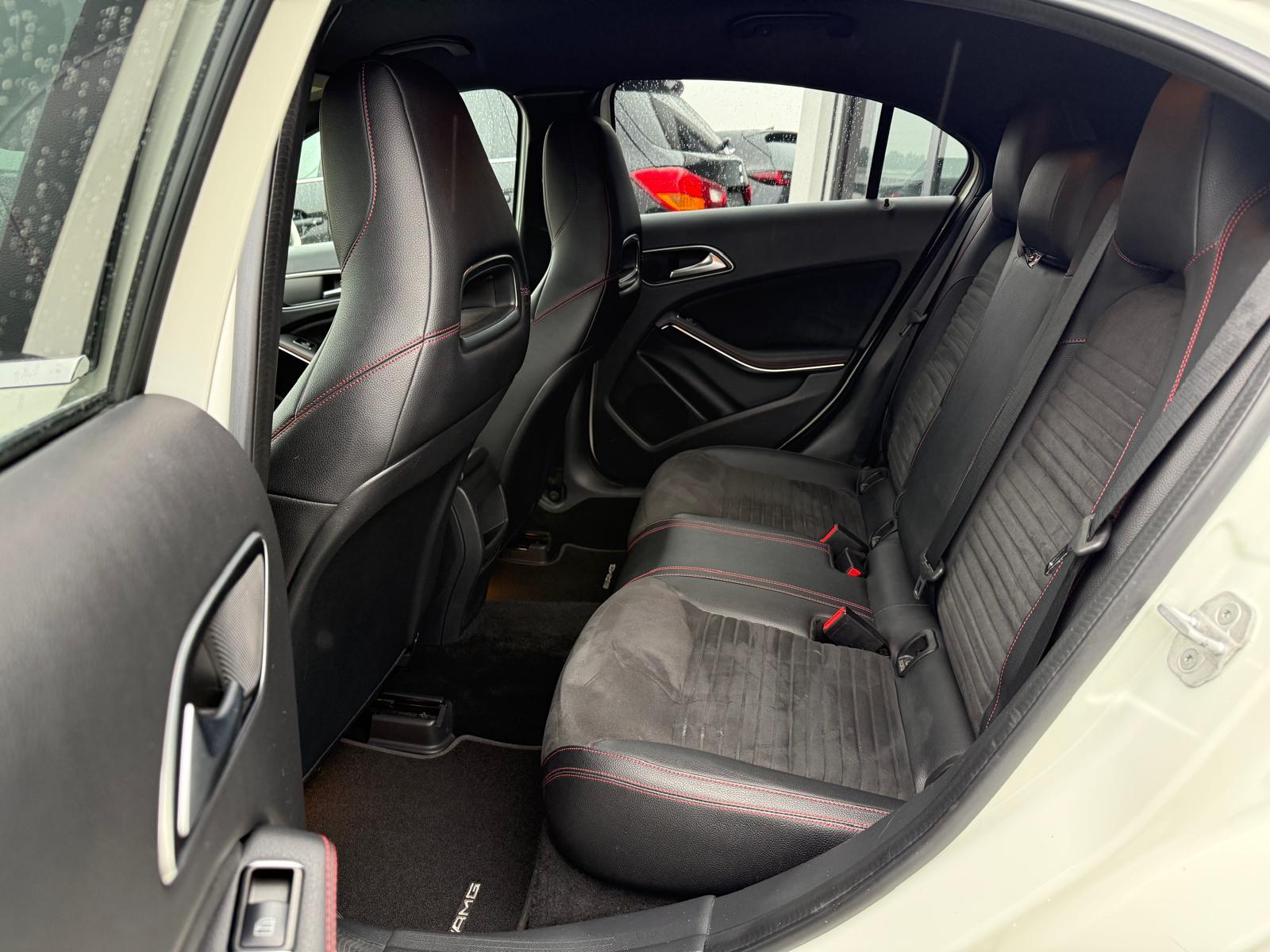 MERCEDES-BENZ A 180 AMG Line-image-16