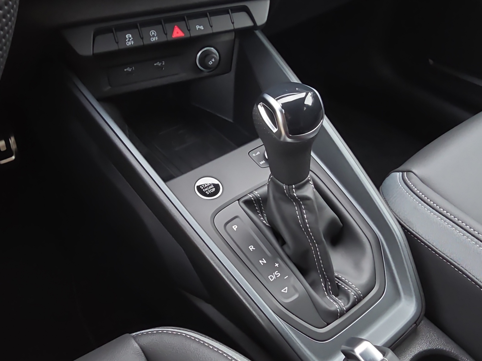 AUDI A1 Sportback 35 TFSI S Line S-tronic-image-13