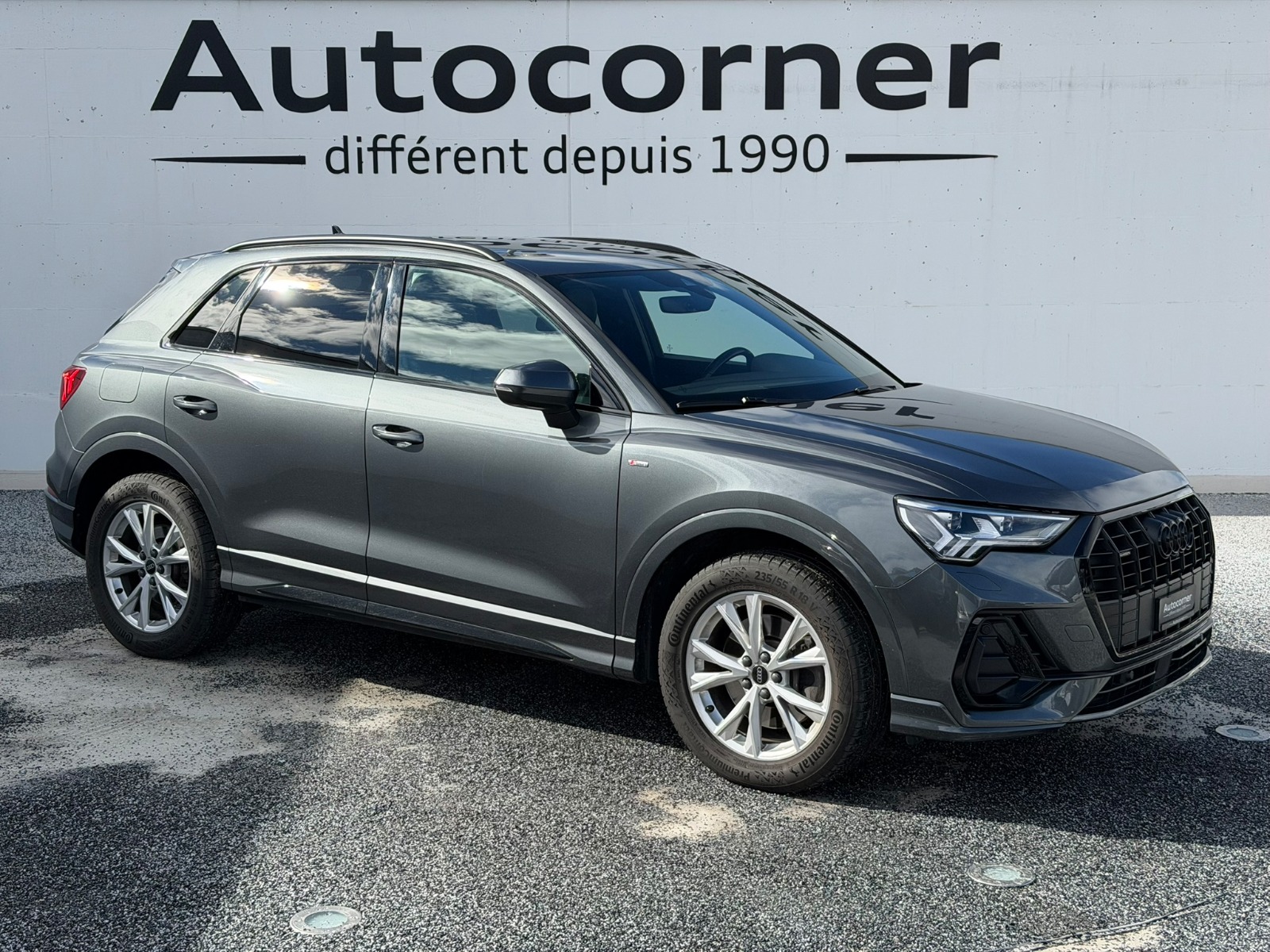 AUDI Q3 40 TFSI S line quattro S-tronic-image-3