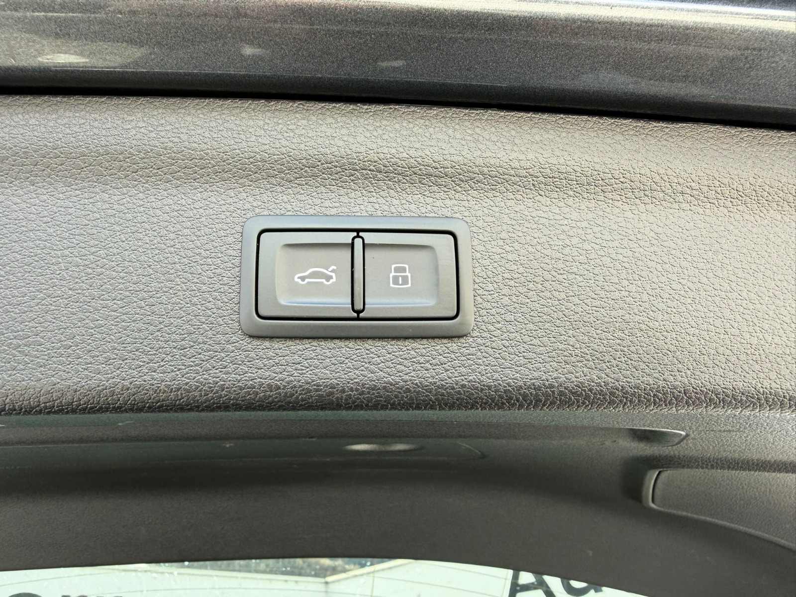 AUDI Q3 40 TFSI S line quattro S-tronic-image-10