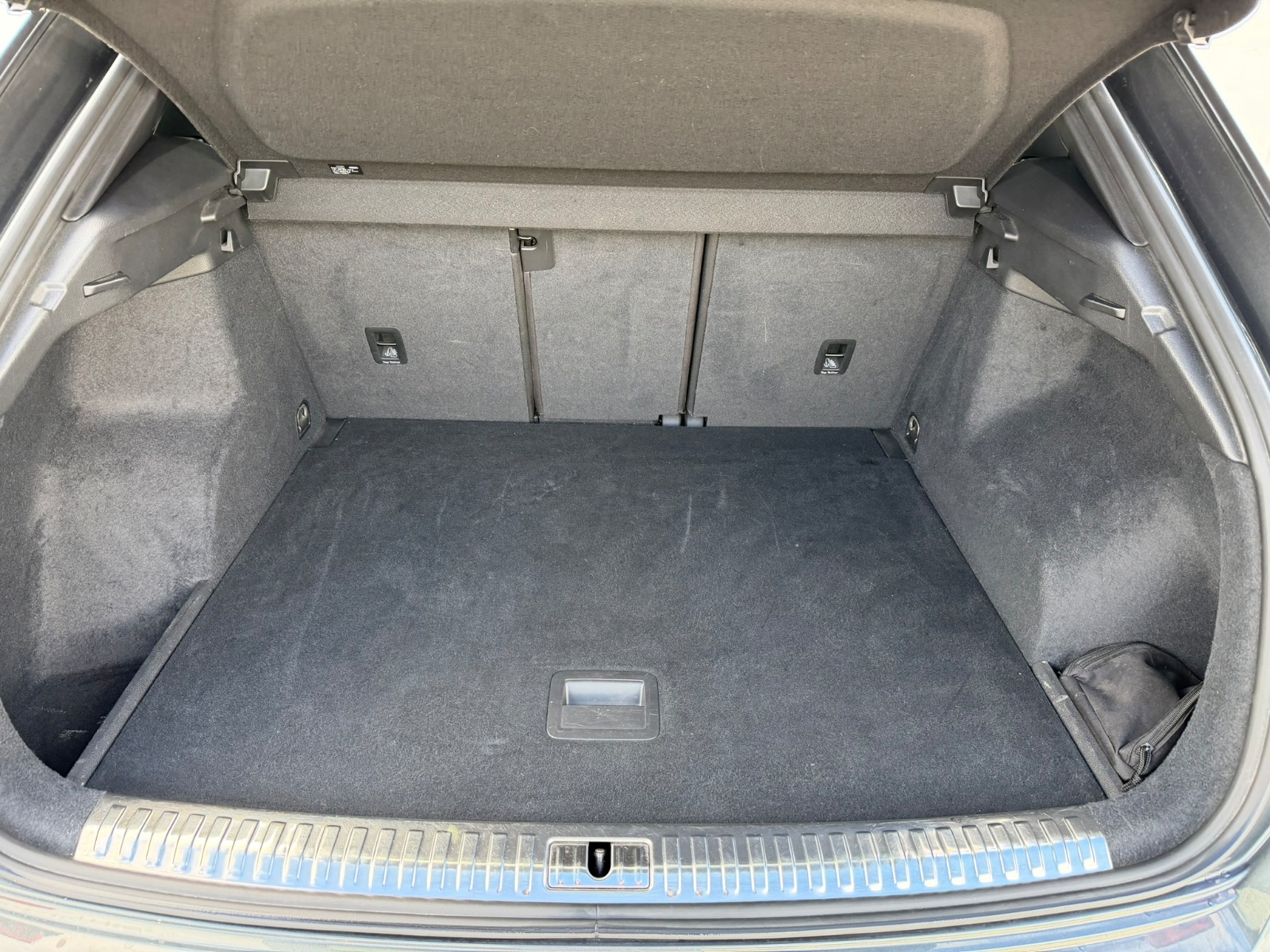 AUDI Q3 40 TFSI S line quattro S-tronic-image-9