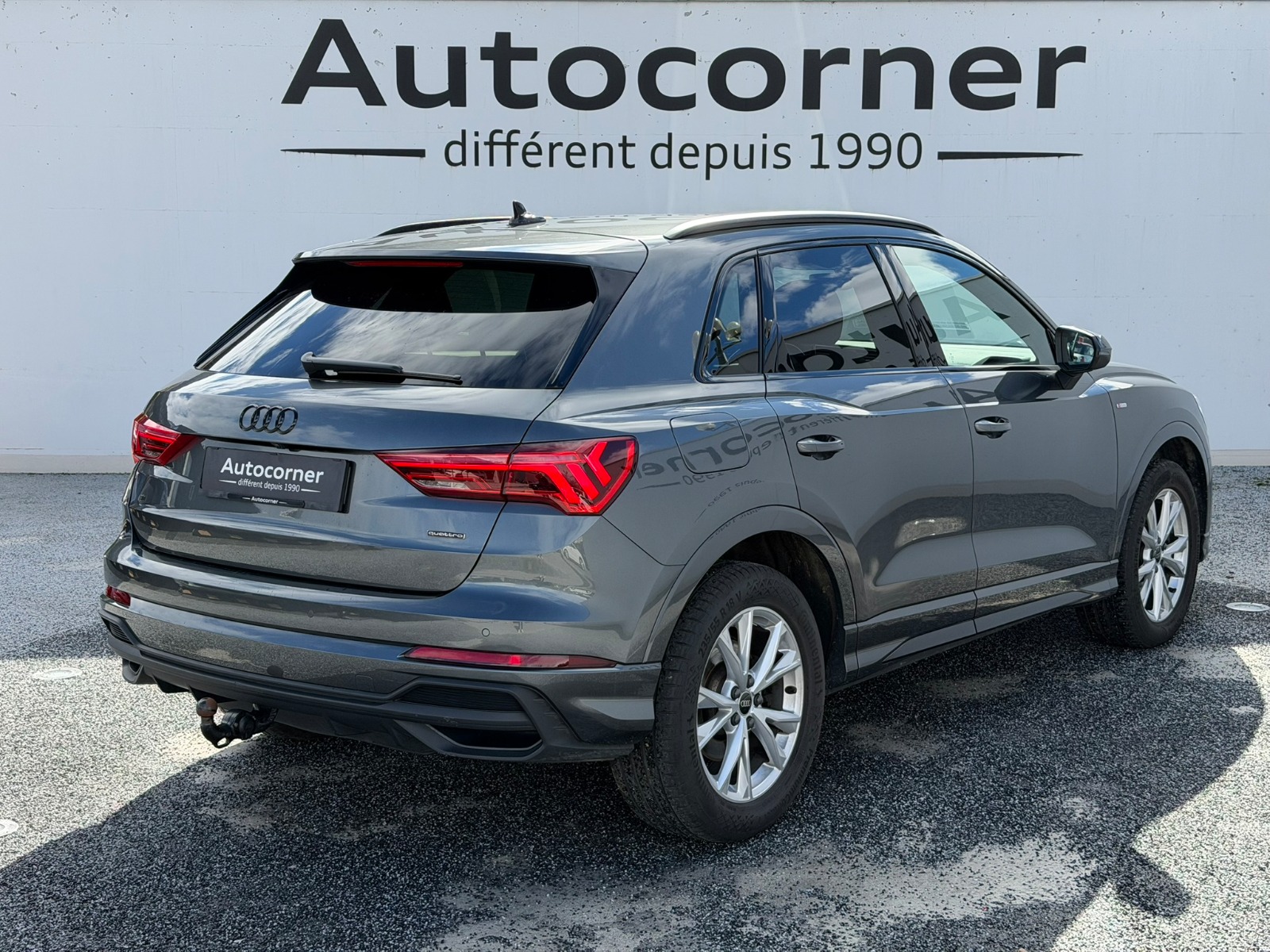 AUDI Q3 40 TFSI S line quattro S-tronic-image-2