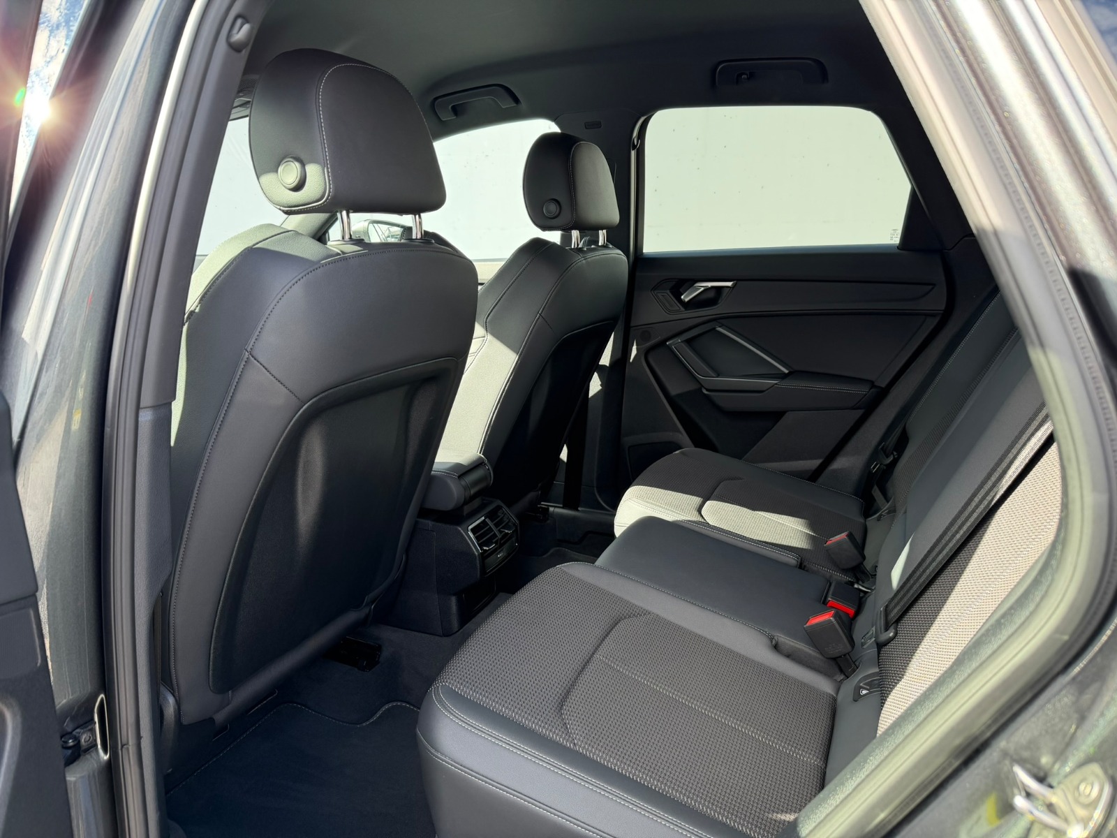 AUDI Q3 40 TFSI S line quattro S-tronic-image-7