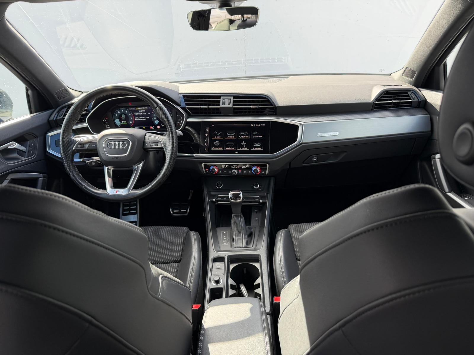AUDI Q3 40 TFSI S line quattro S-tronic-image-8
