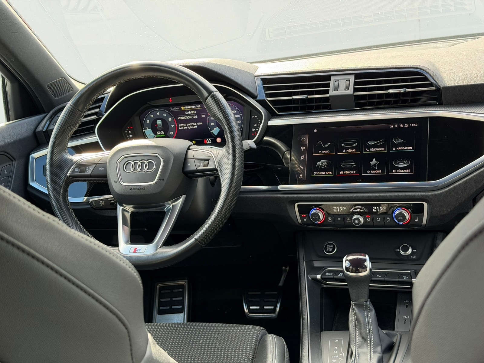 AUDI Q3 40 TFSI S line quattro S-tronic-image-4