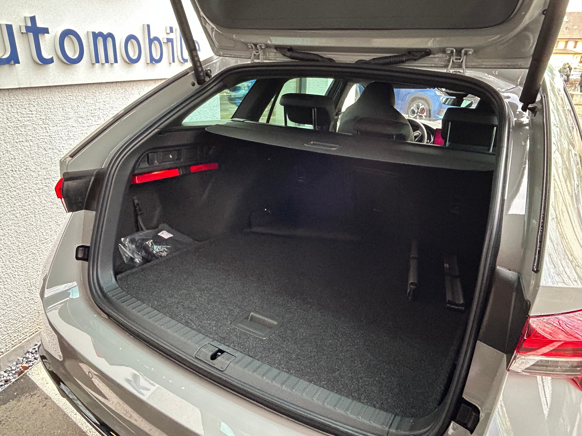 SKODA Octavia Combi 2.0 TSI DSG RS-image-4
