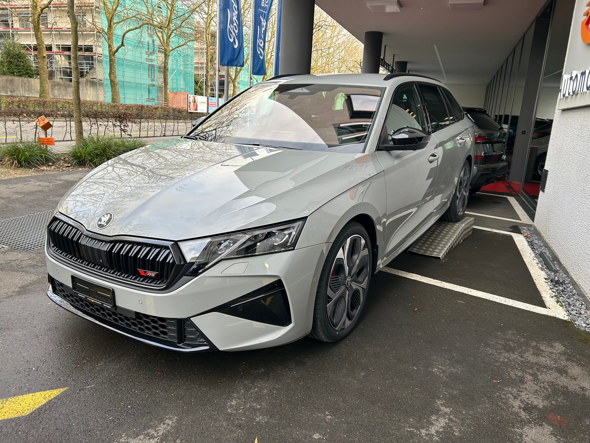 SKODA Octavia Combi 2.0 TSI DSG RS-image-13